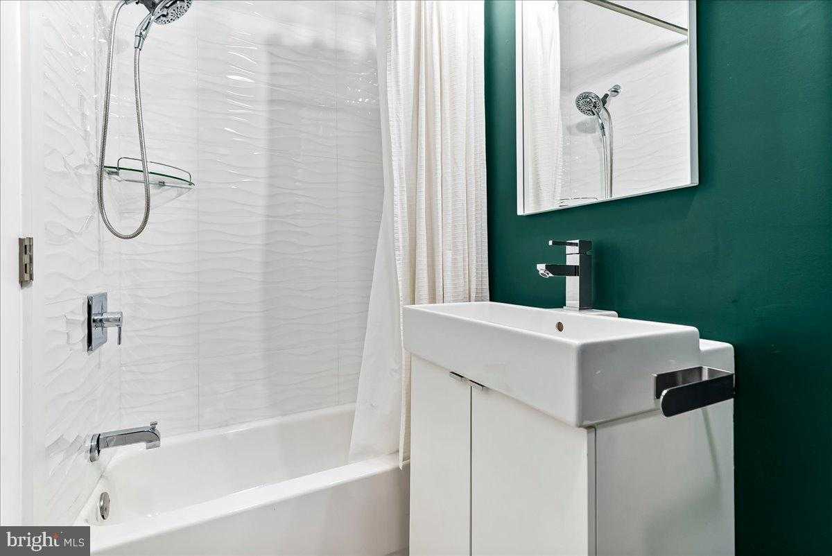 2615 E Letterly St photo 19