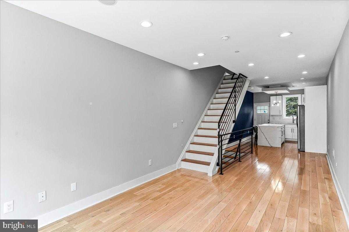 2615 E Letterly St photo 3