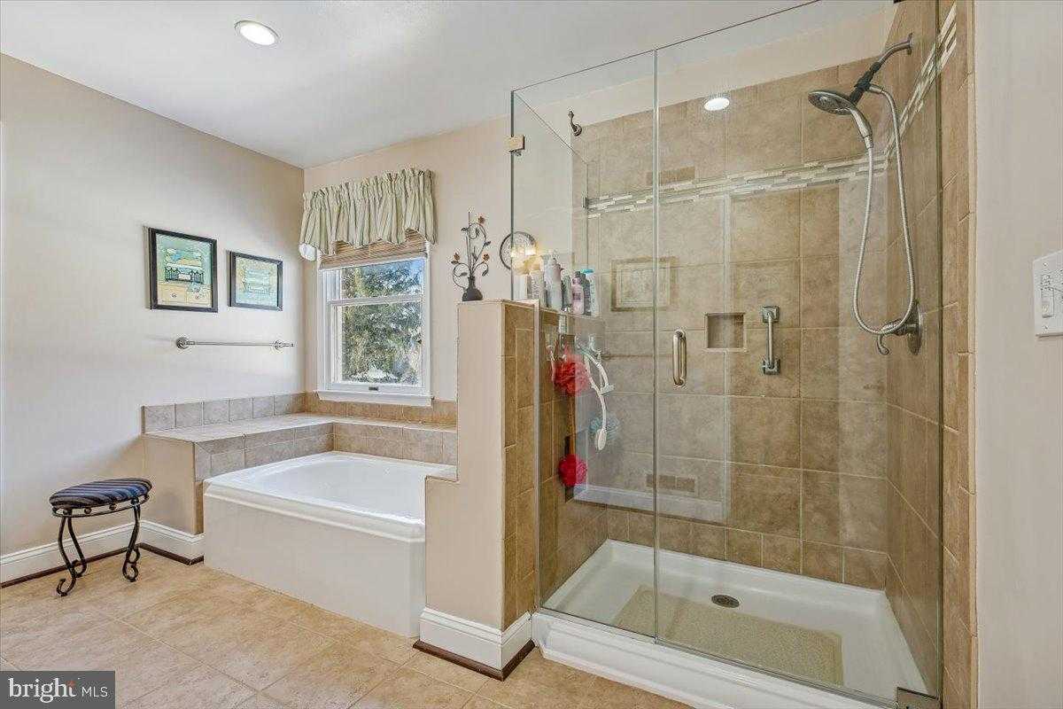 6205 Beechdale CT photo 32