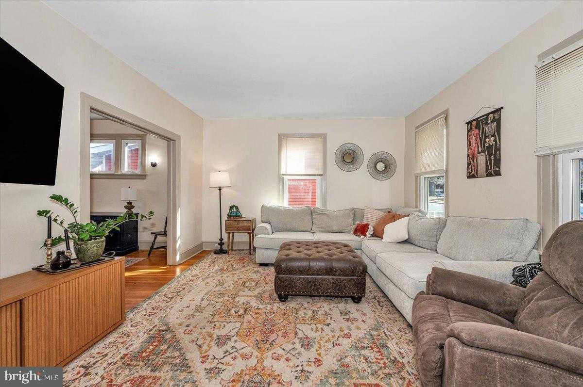 104 Cypress St photo 12