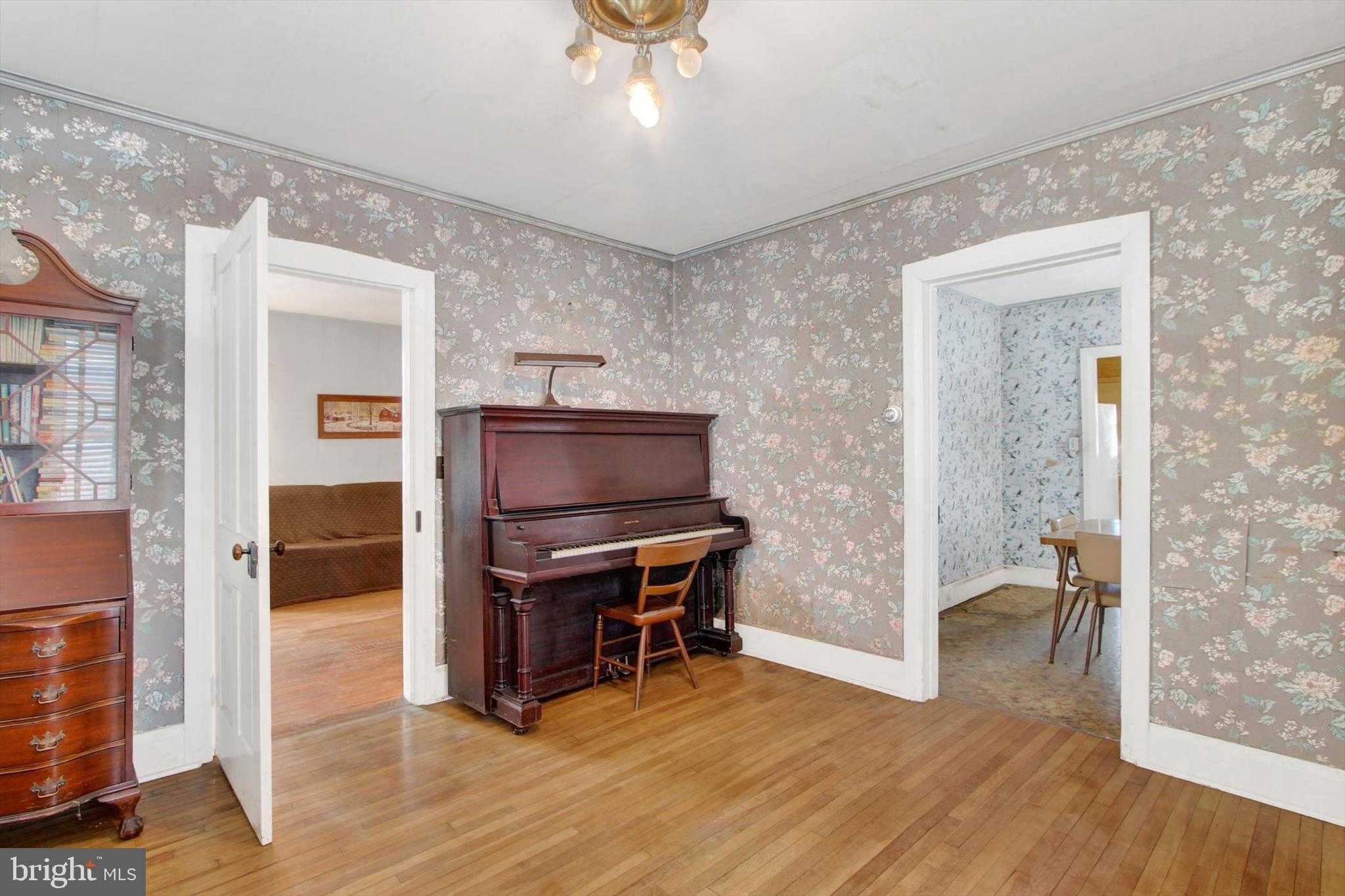 516 Carlisle St photo 7