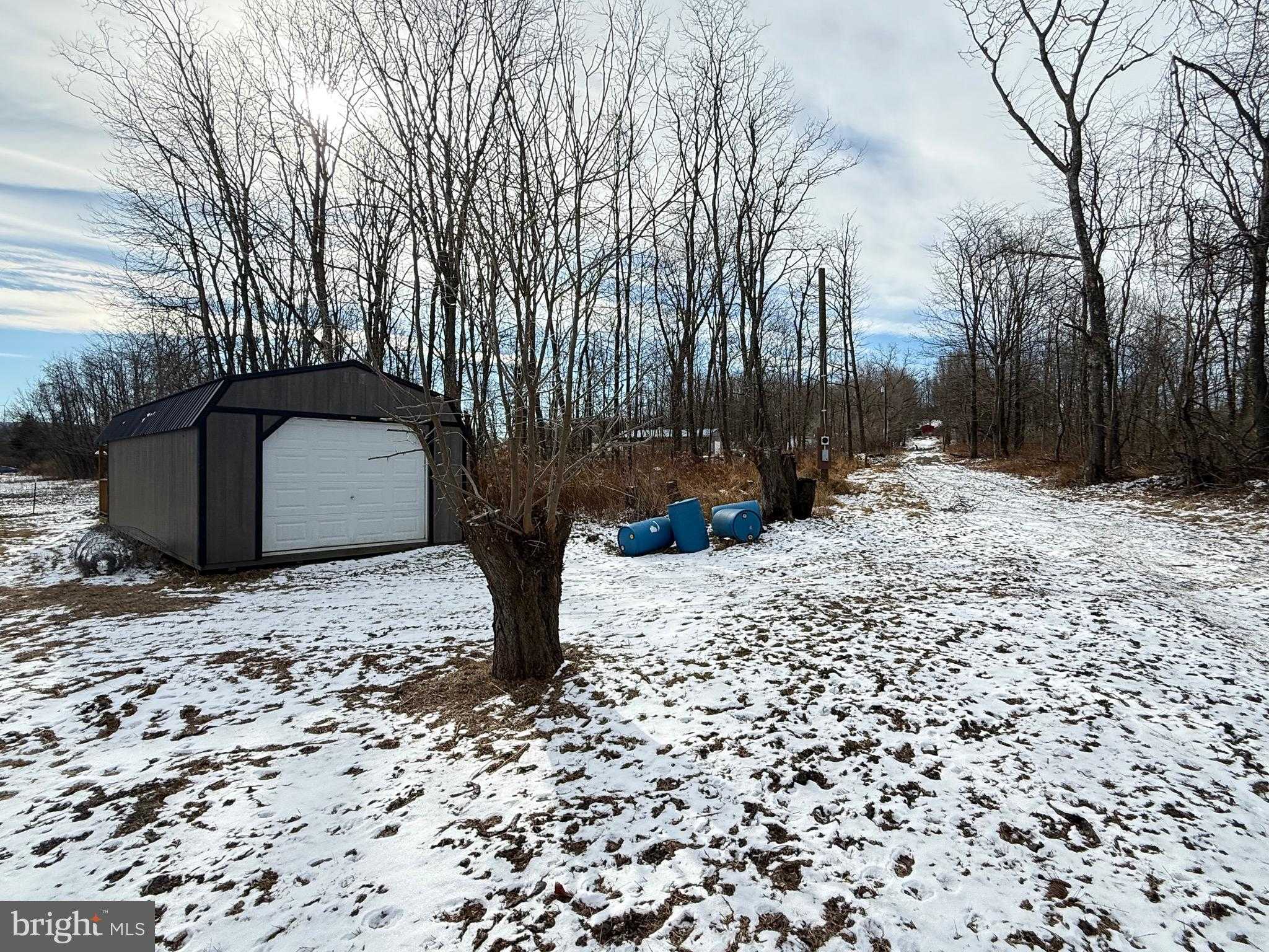 240 Brush Aly photo 13