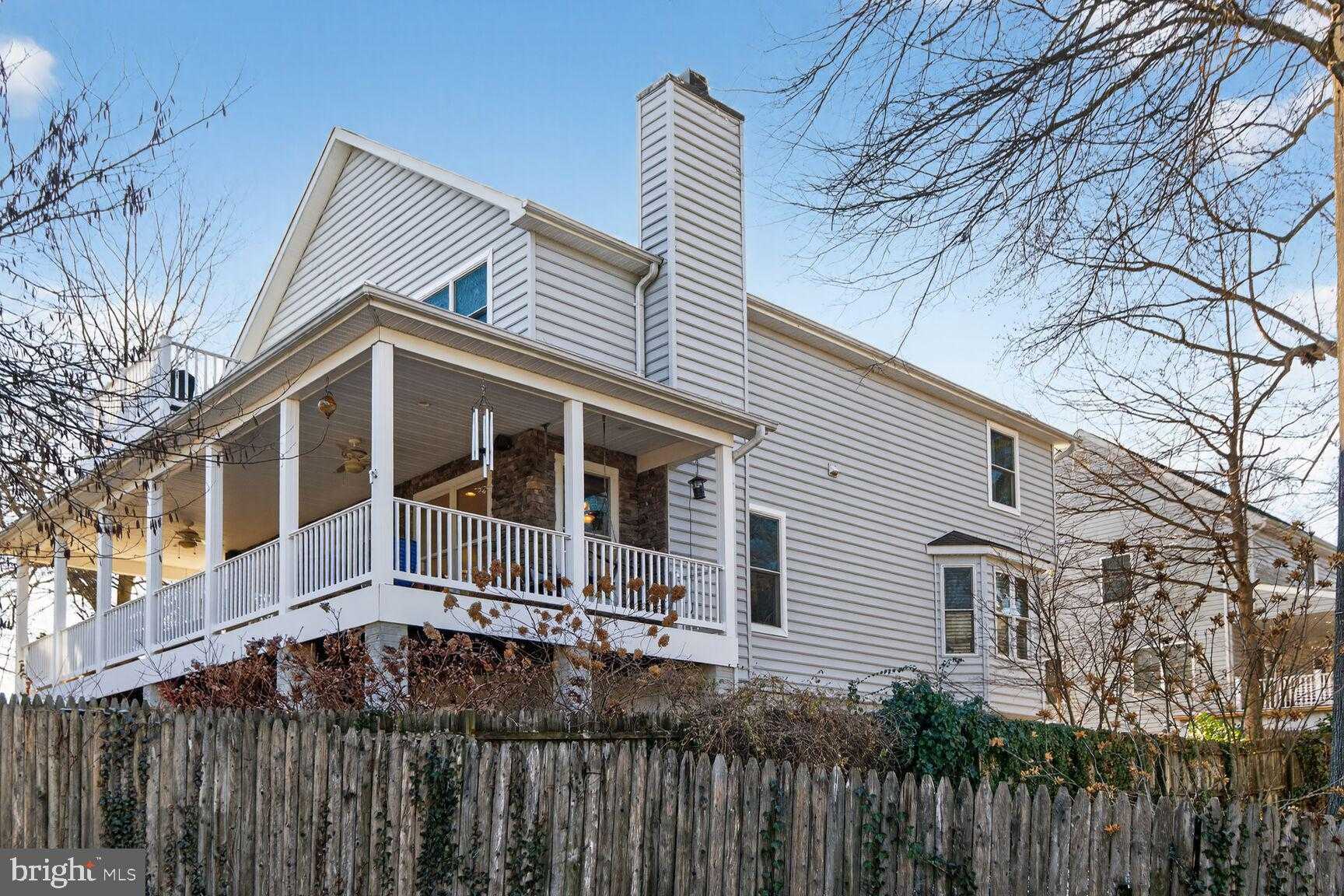 764 N Riverside Dr photo 10