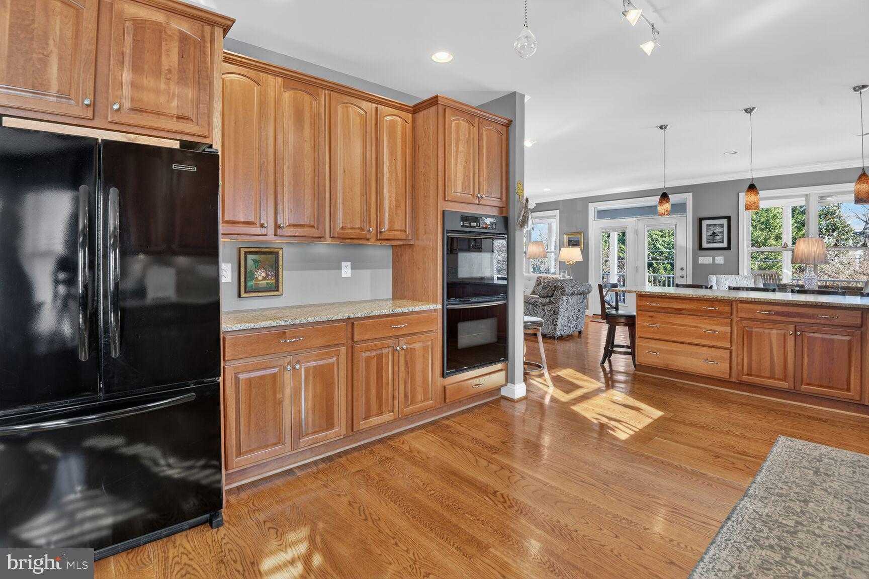 764 N Riverside Dr photo 21