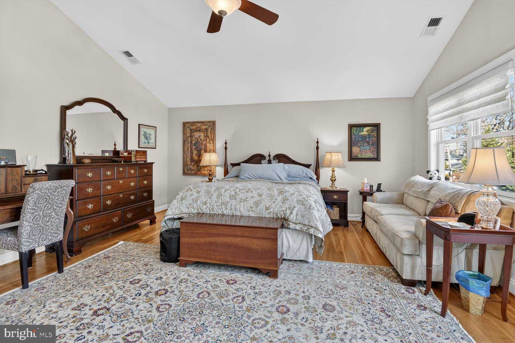 764 N Riverside Dr photo 31