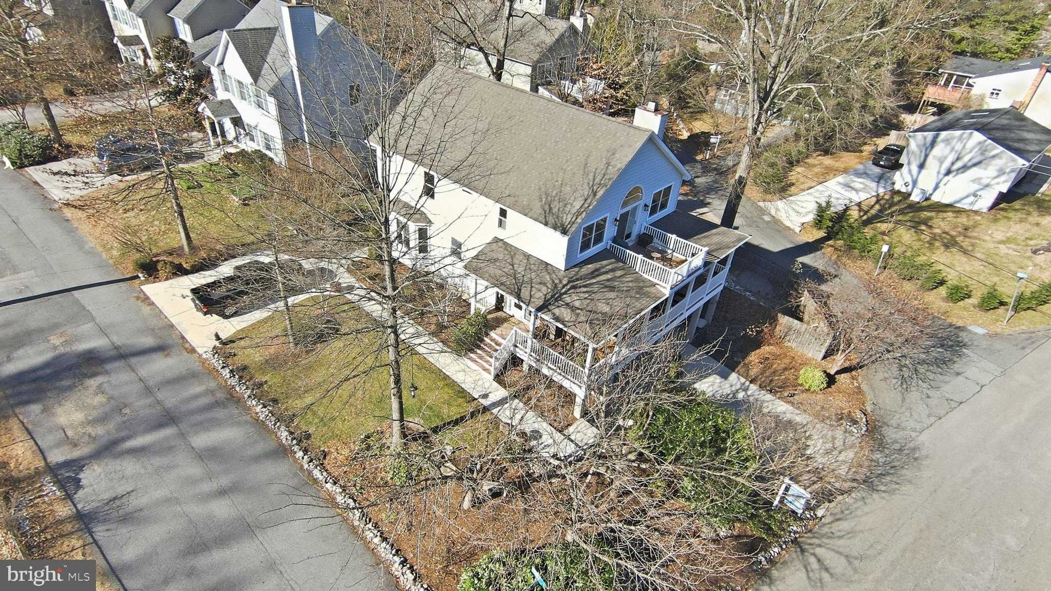 764 N Riverside Dr photo 5