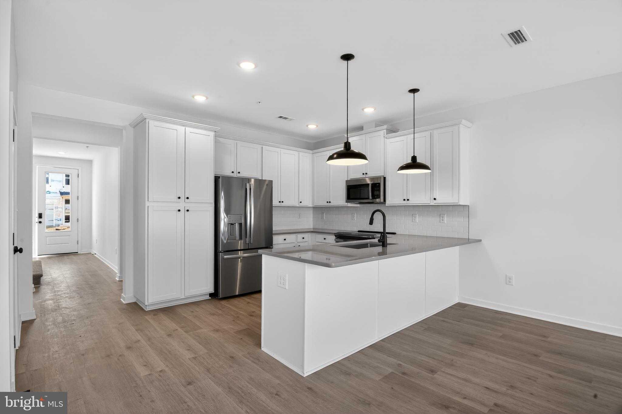 228 Clement Loop photo 2