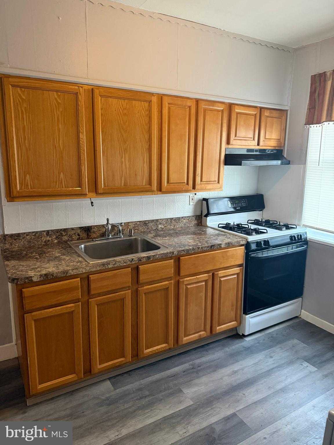 5753 N Beechwood St photo 12