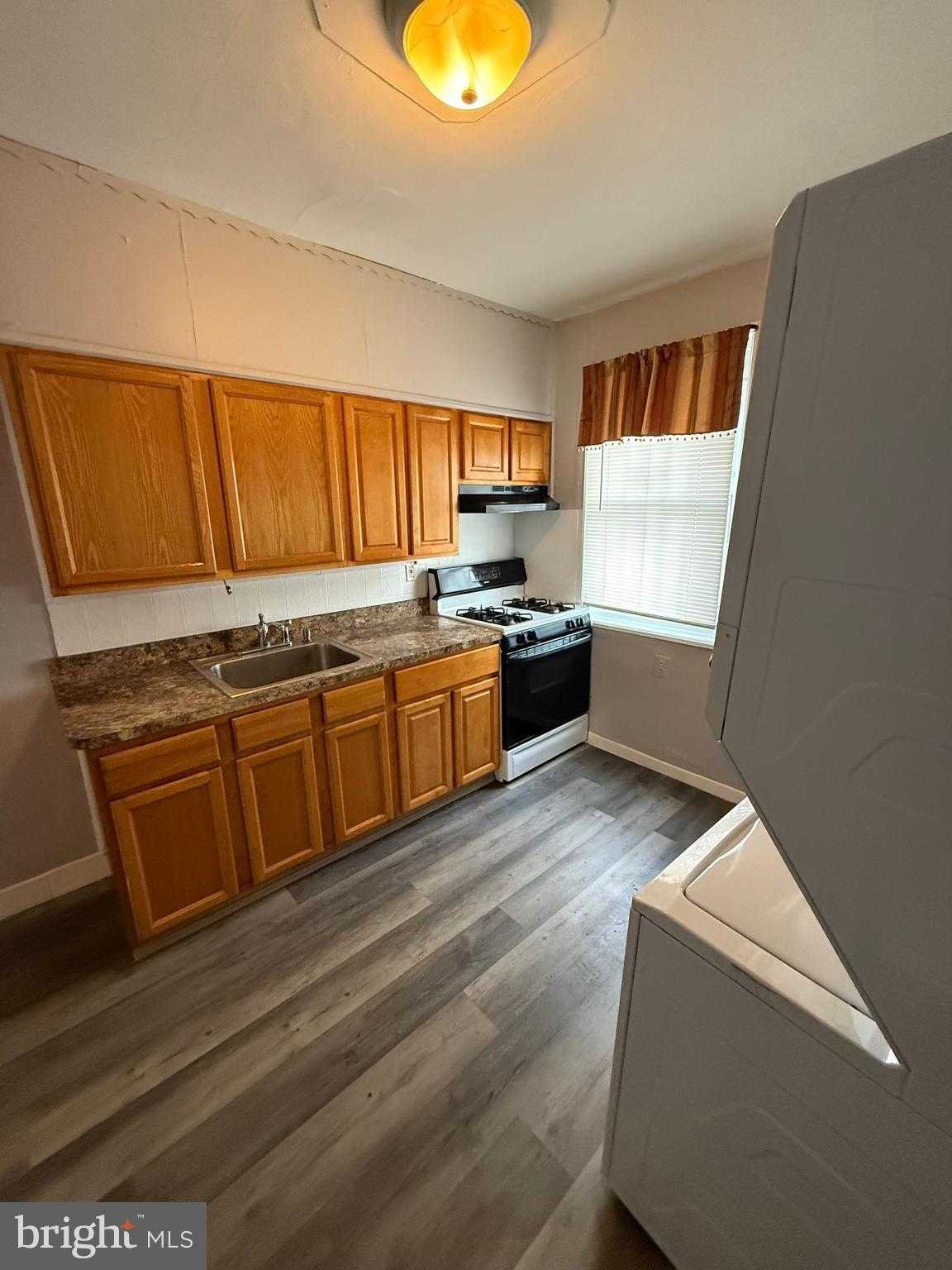 5753 N Beechwood St photo 13