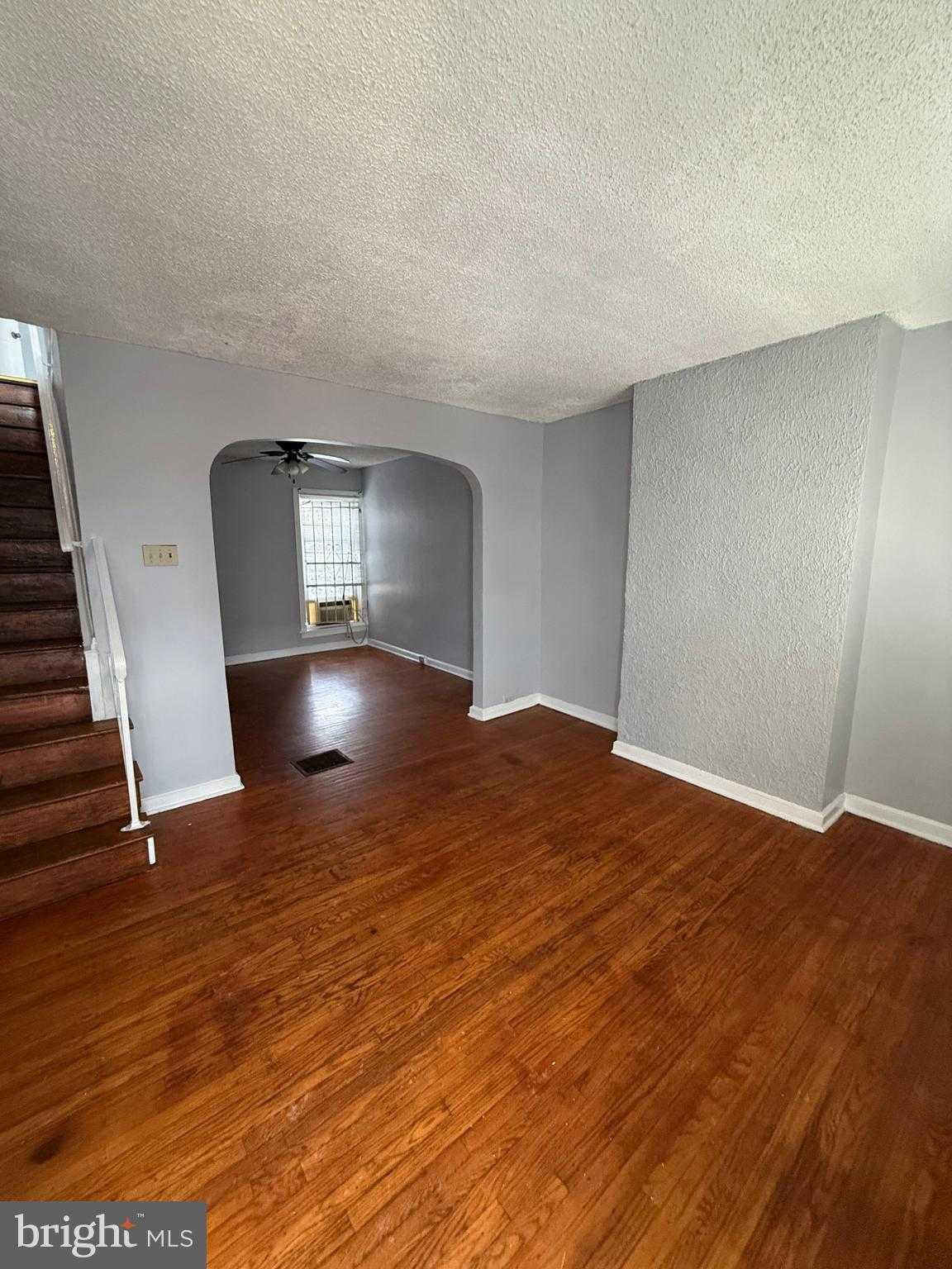 5753 N Beechwood St photo 3