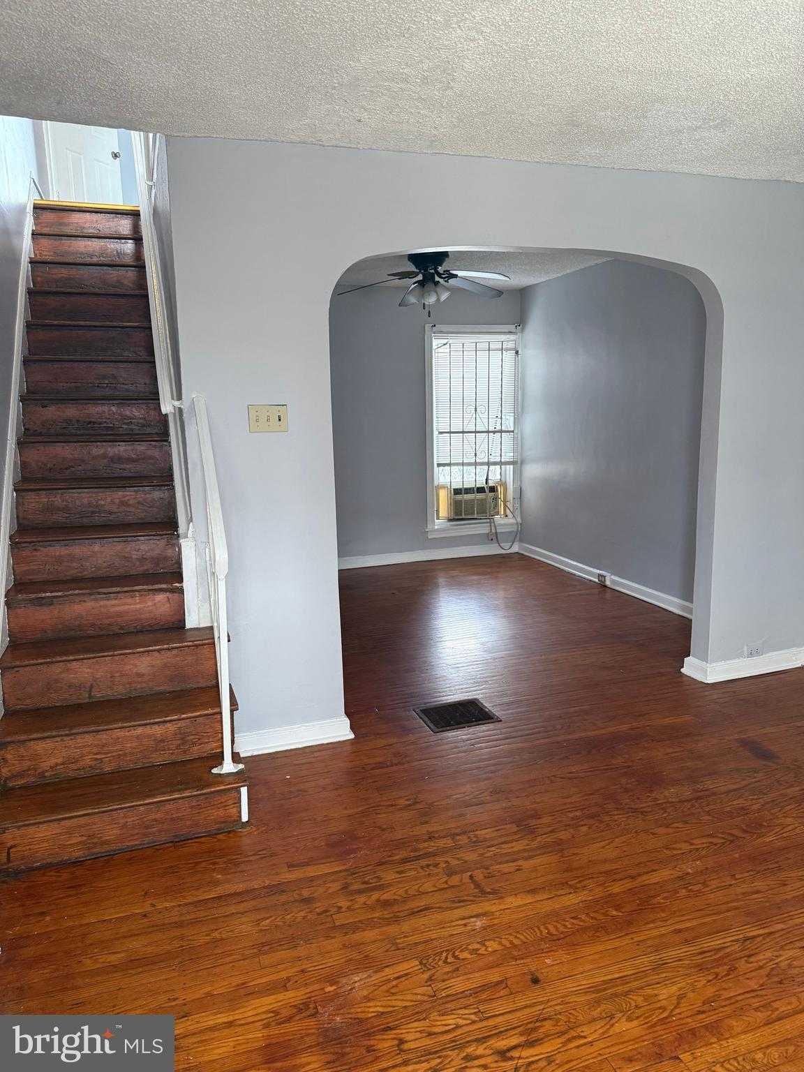 5753 N Beechwood St photo 4