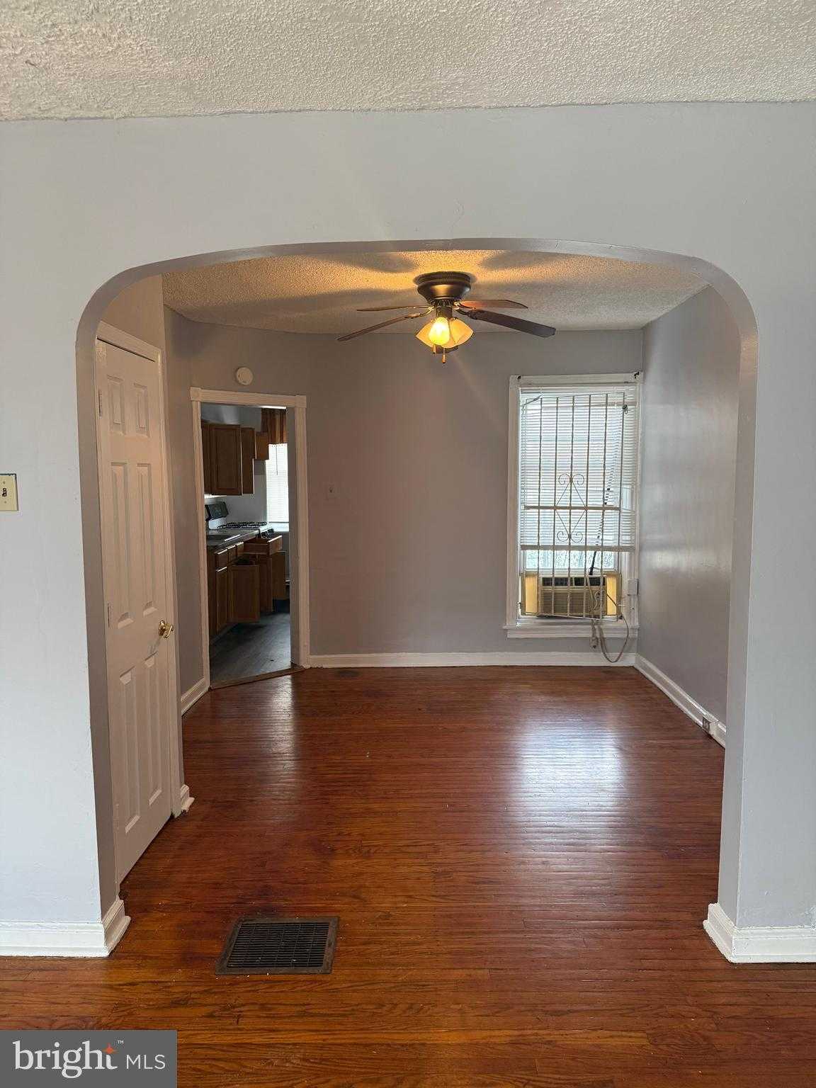 5753 N Beechwood St photo 6