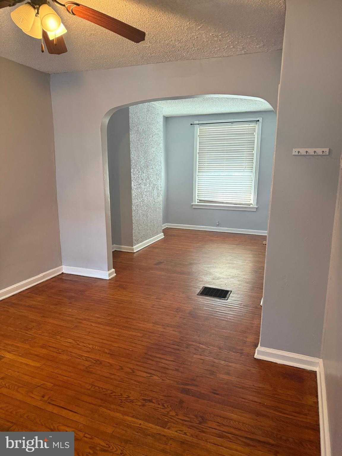 5753 N Beechwood St photo 9