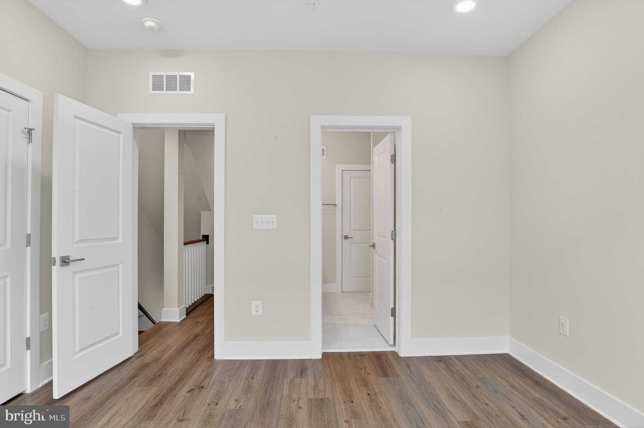 2727 Light St photo 15