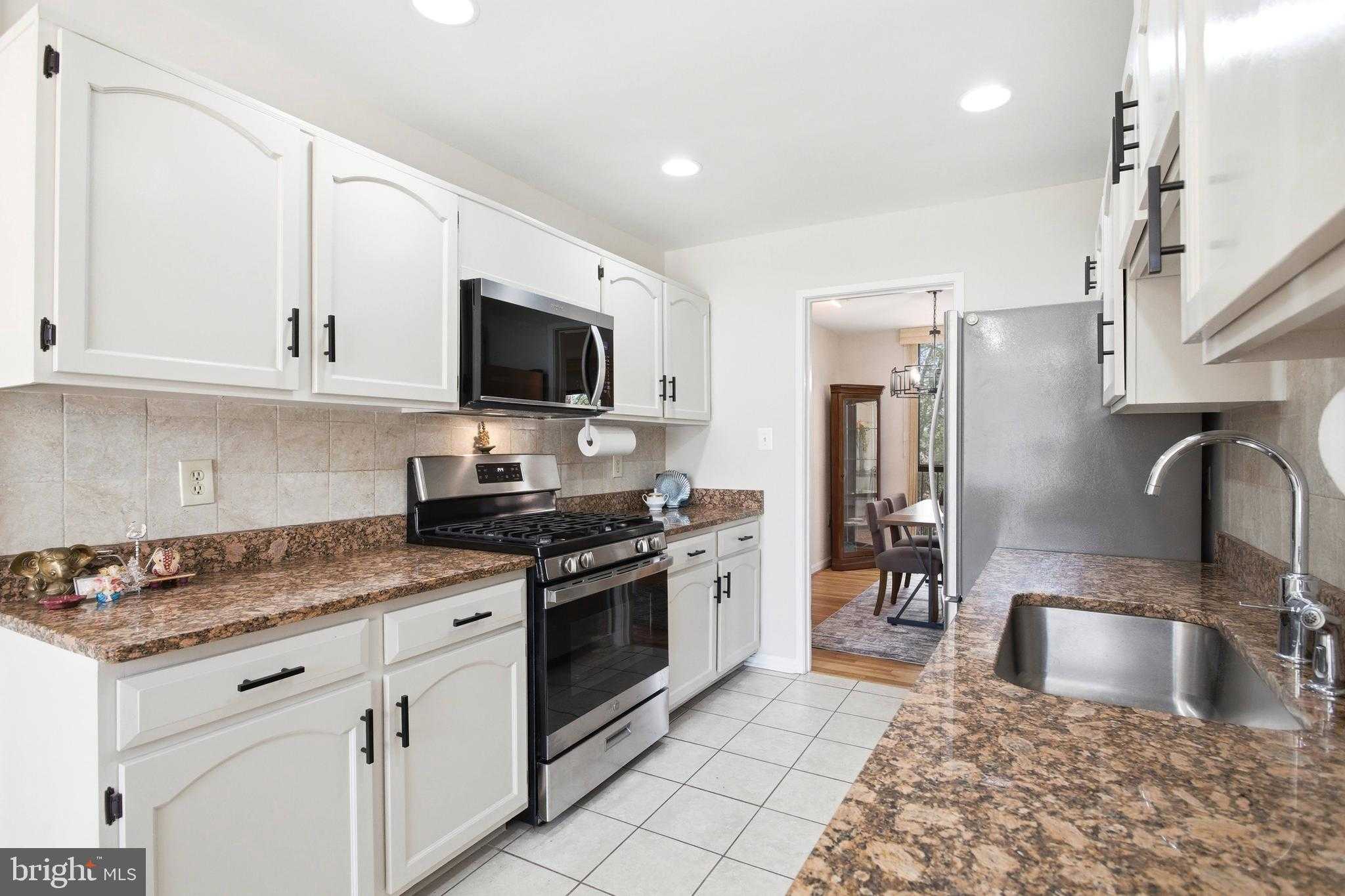 4938 Sauquoit Ln photo 5