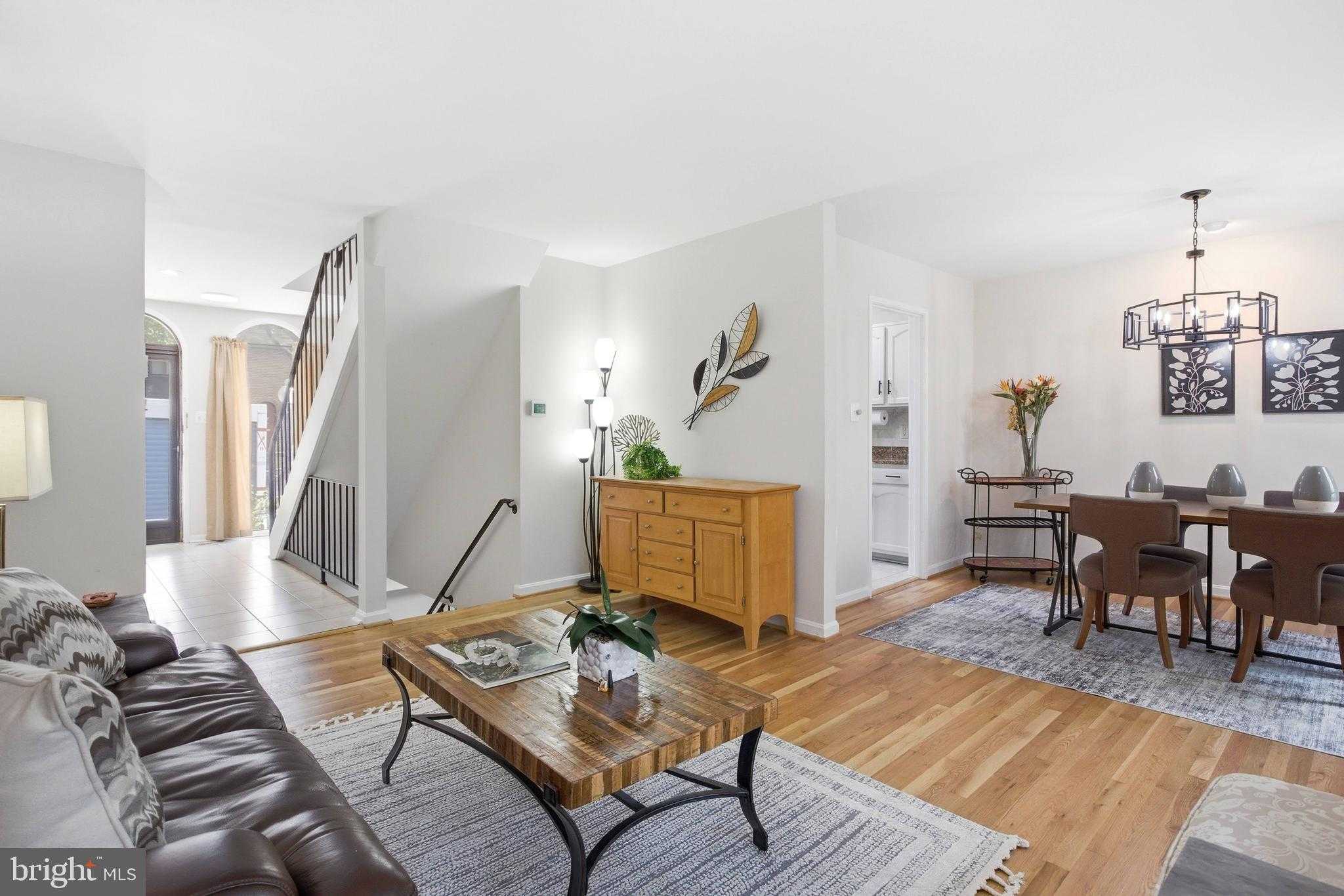 4938 Sauquoit Ln photo 9