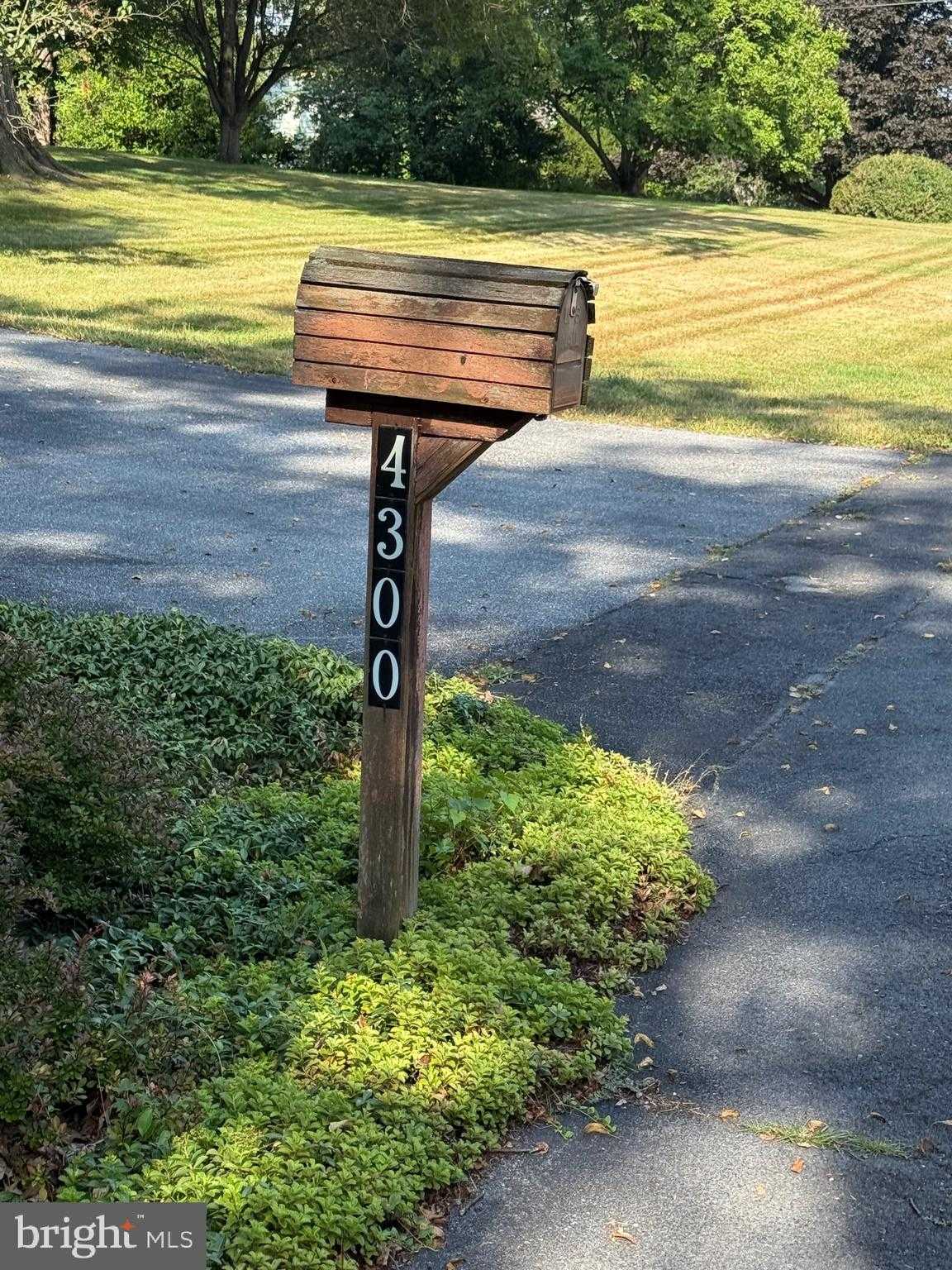 4300 Meadowcrest Rd photo 2