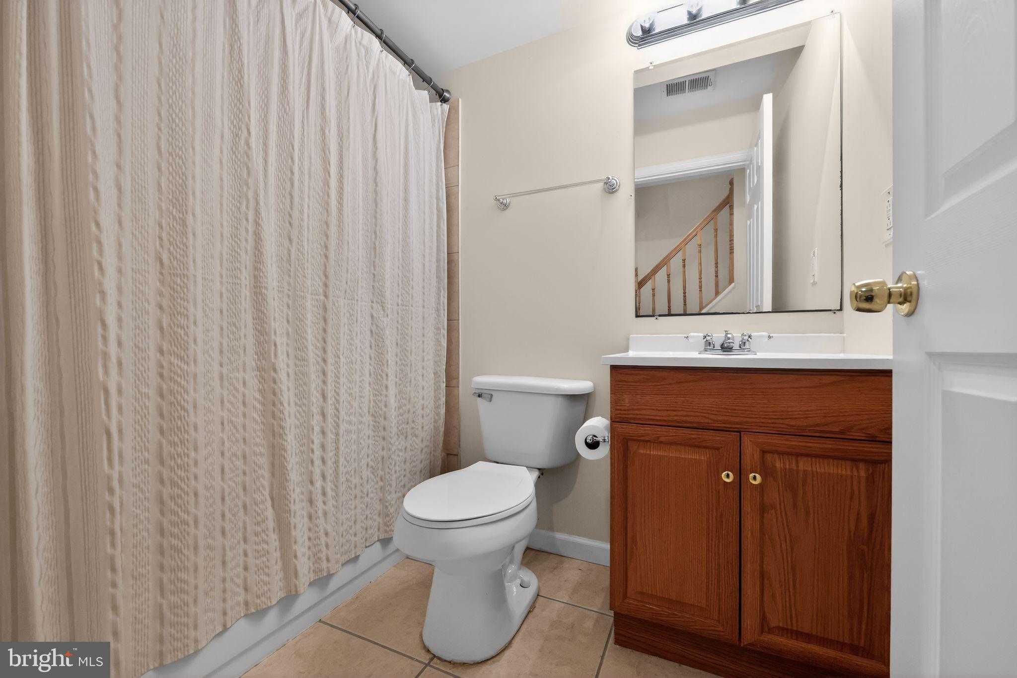 2314 E Cabot St photo 18