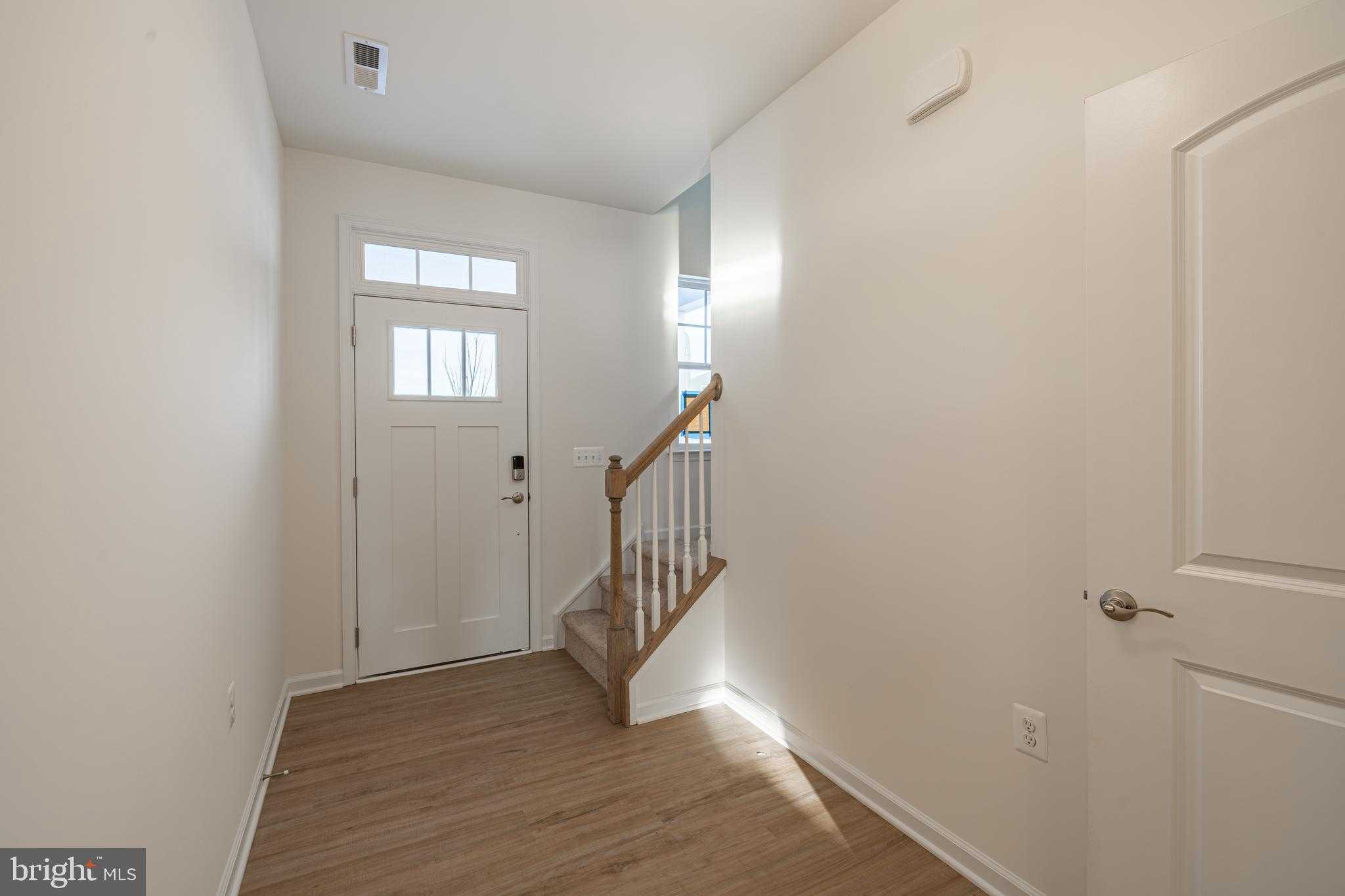 439 Bayberry Ln photo 2