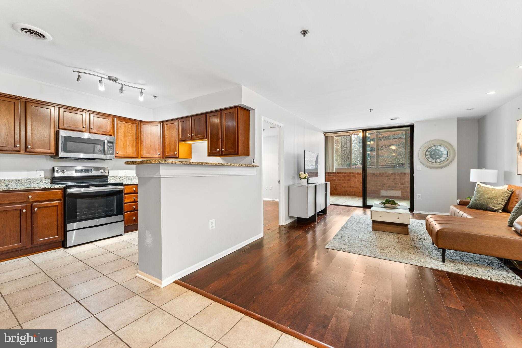 1001 N Vermont St Apt 103 photo 2