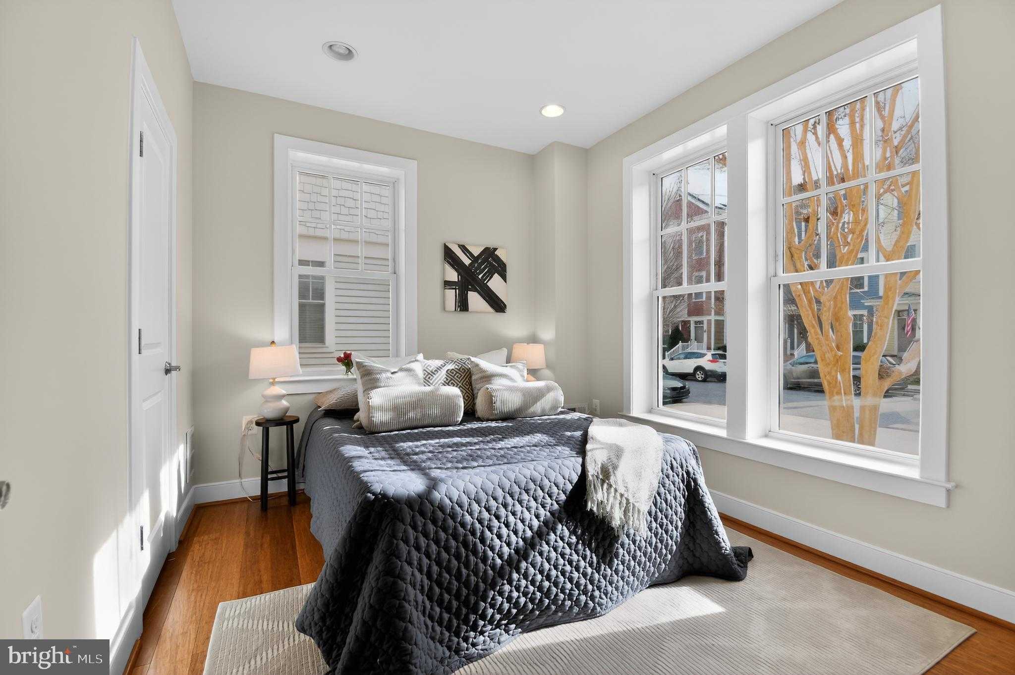 716 Diamond Ave photo 17