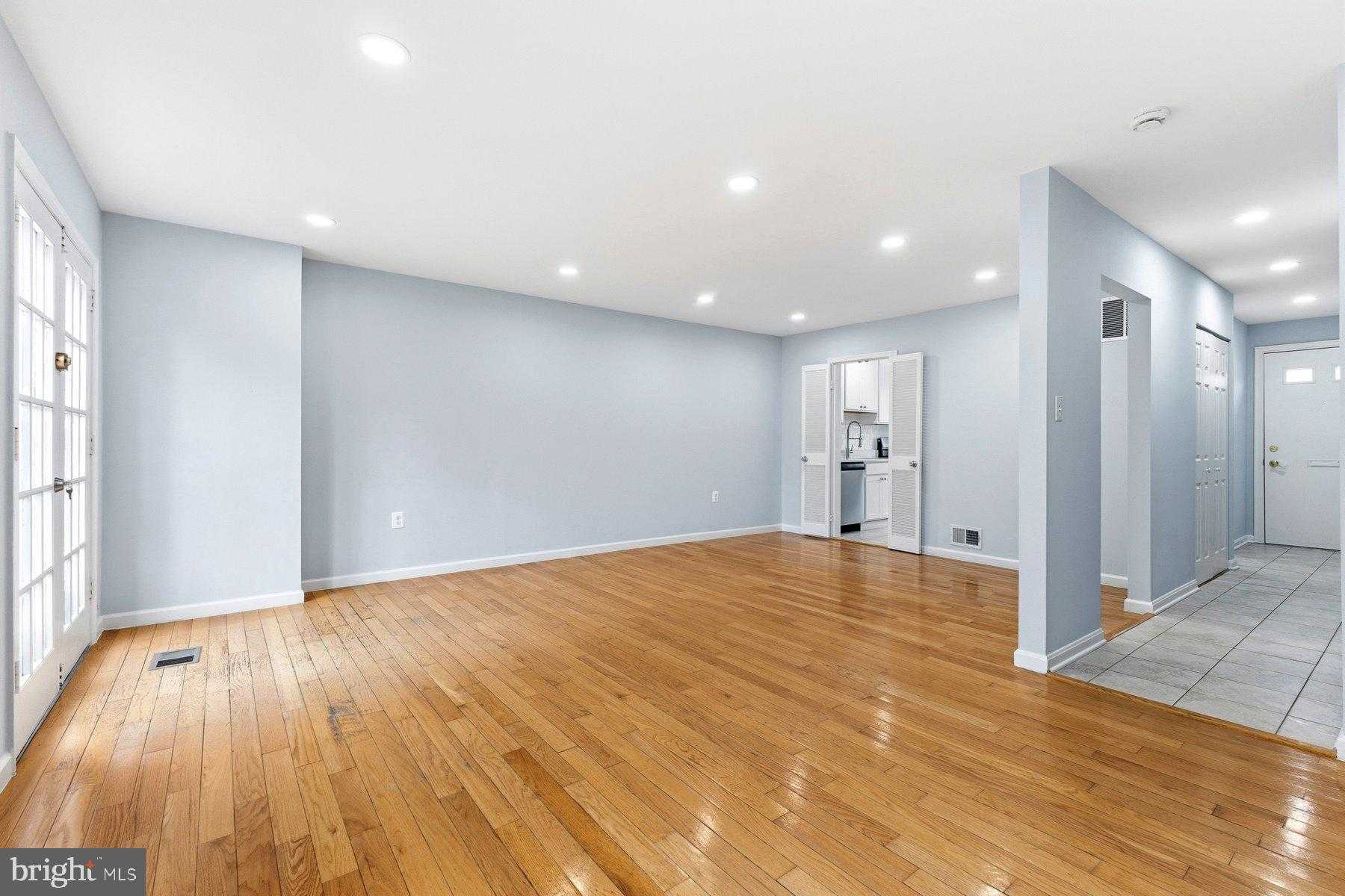 7233 Evanston Rd photo 9