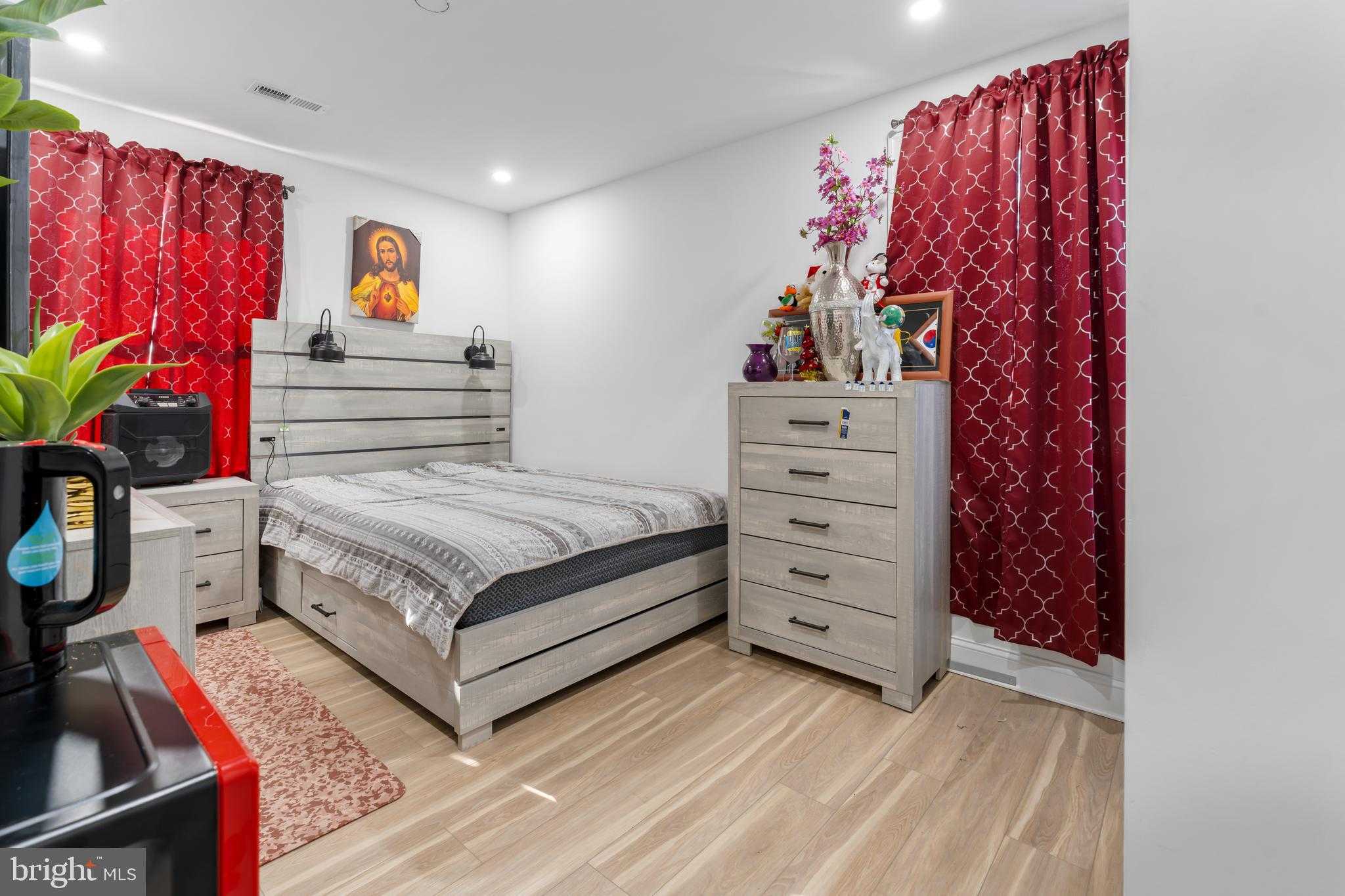 708 62nd Ave photo 13