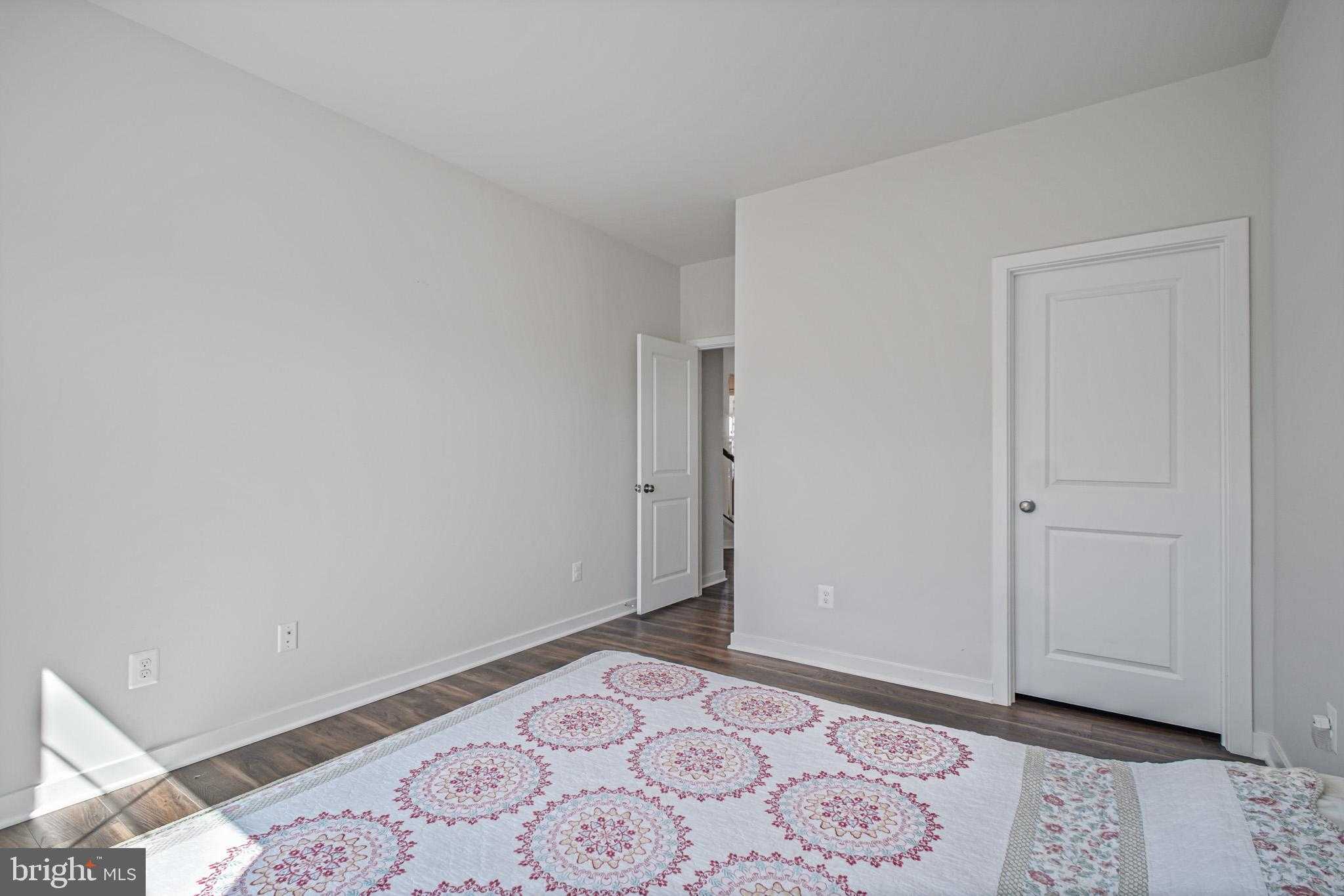 2094 Whithorn Hl photo 3