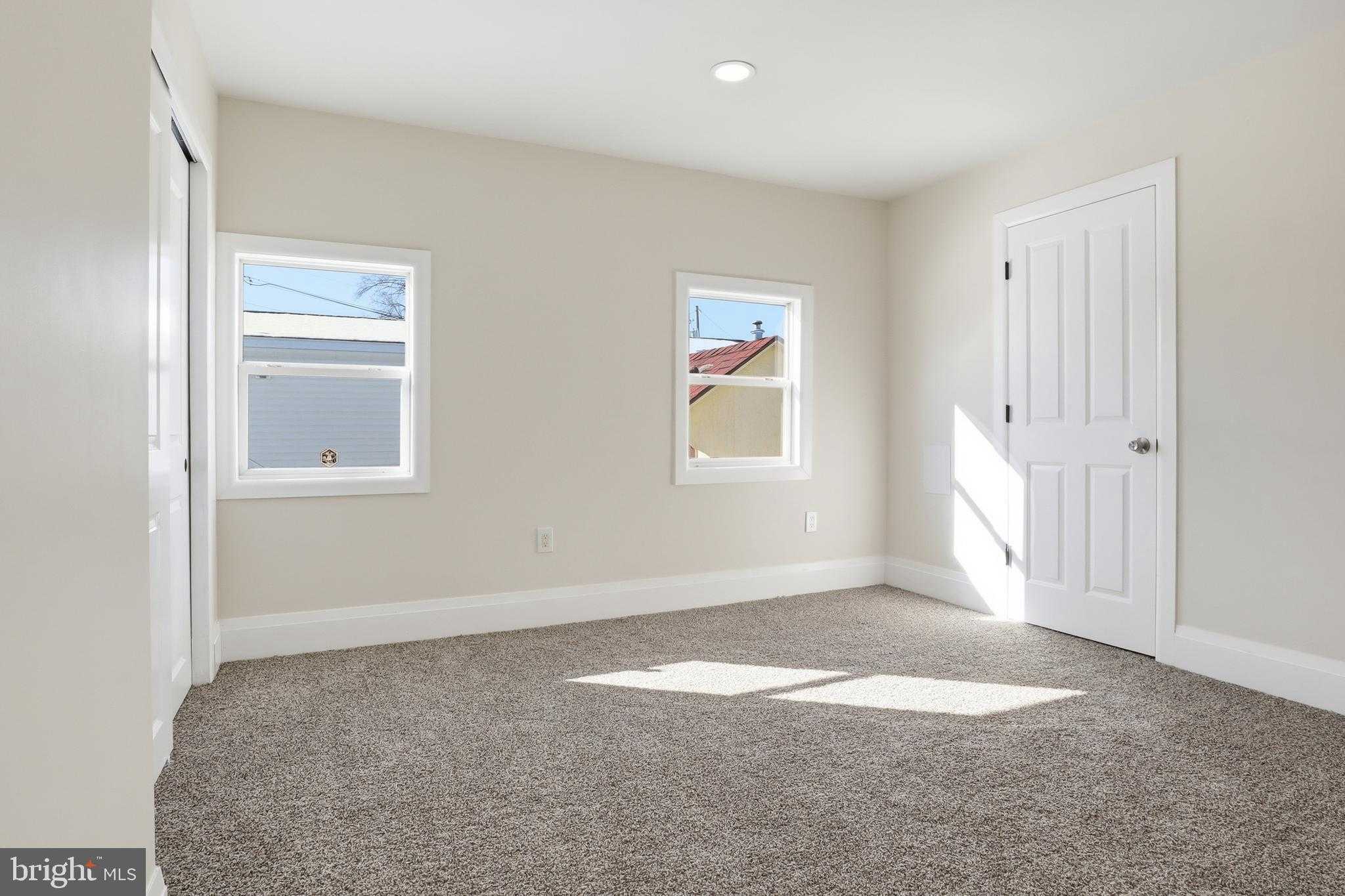 10 Caravan CT photo 20