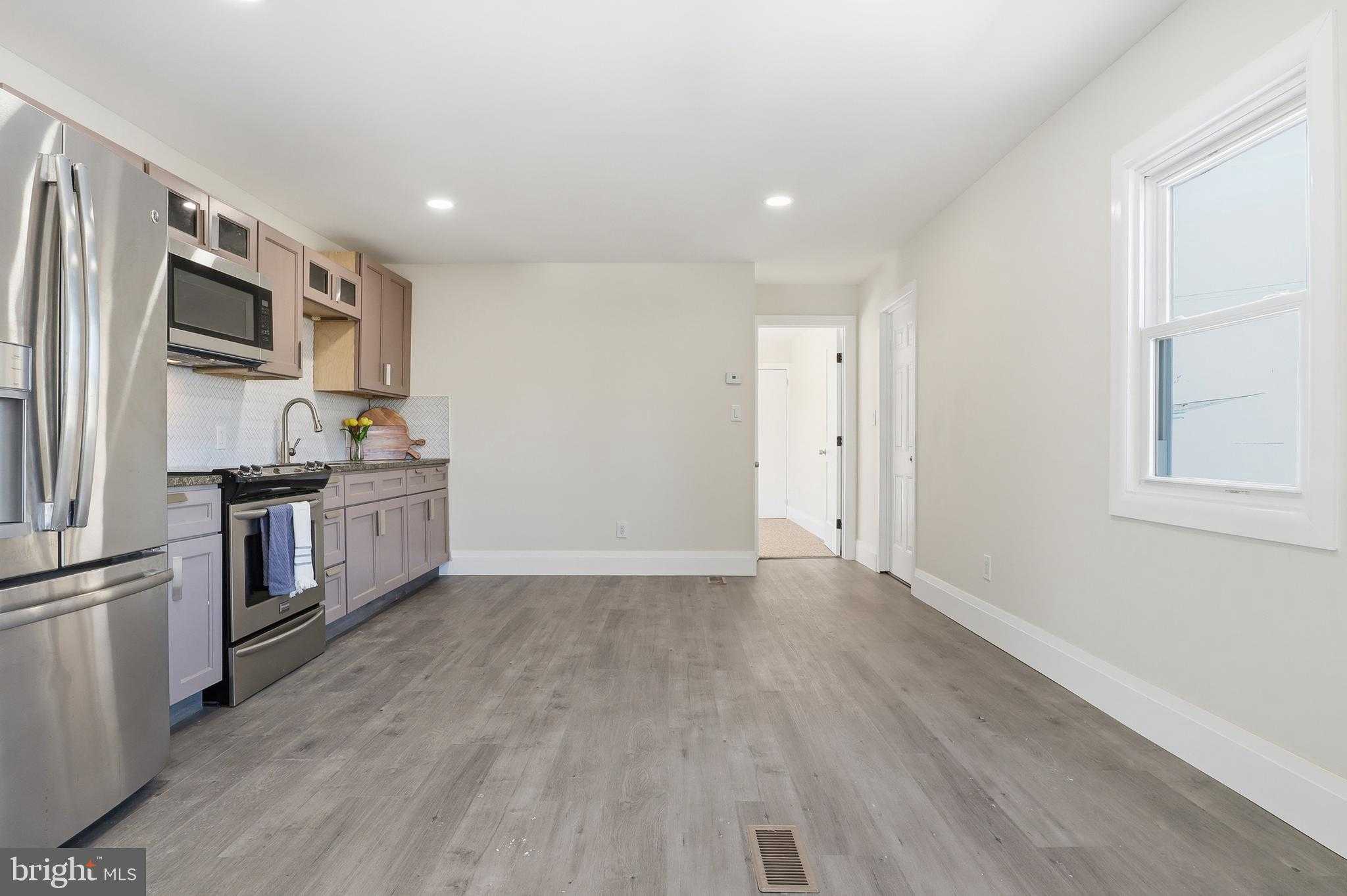 10 Caravan CT photo 8