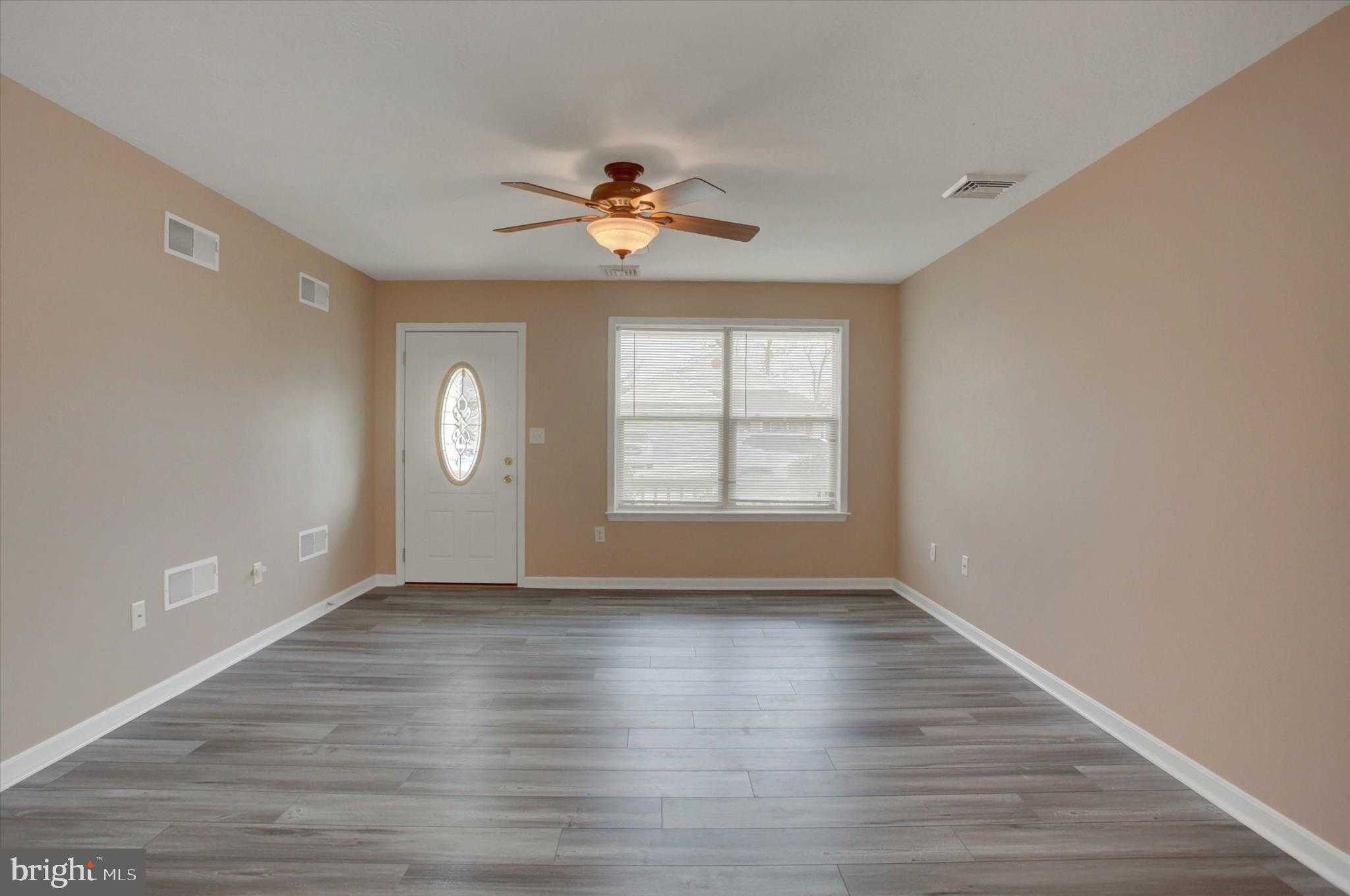 95 Lantern Ln photo 6