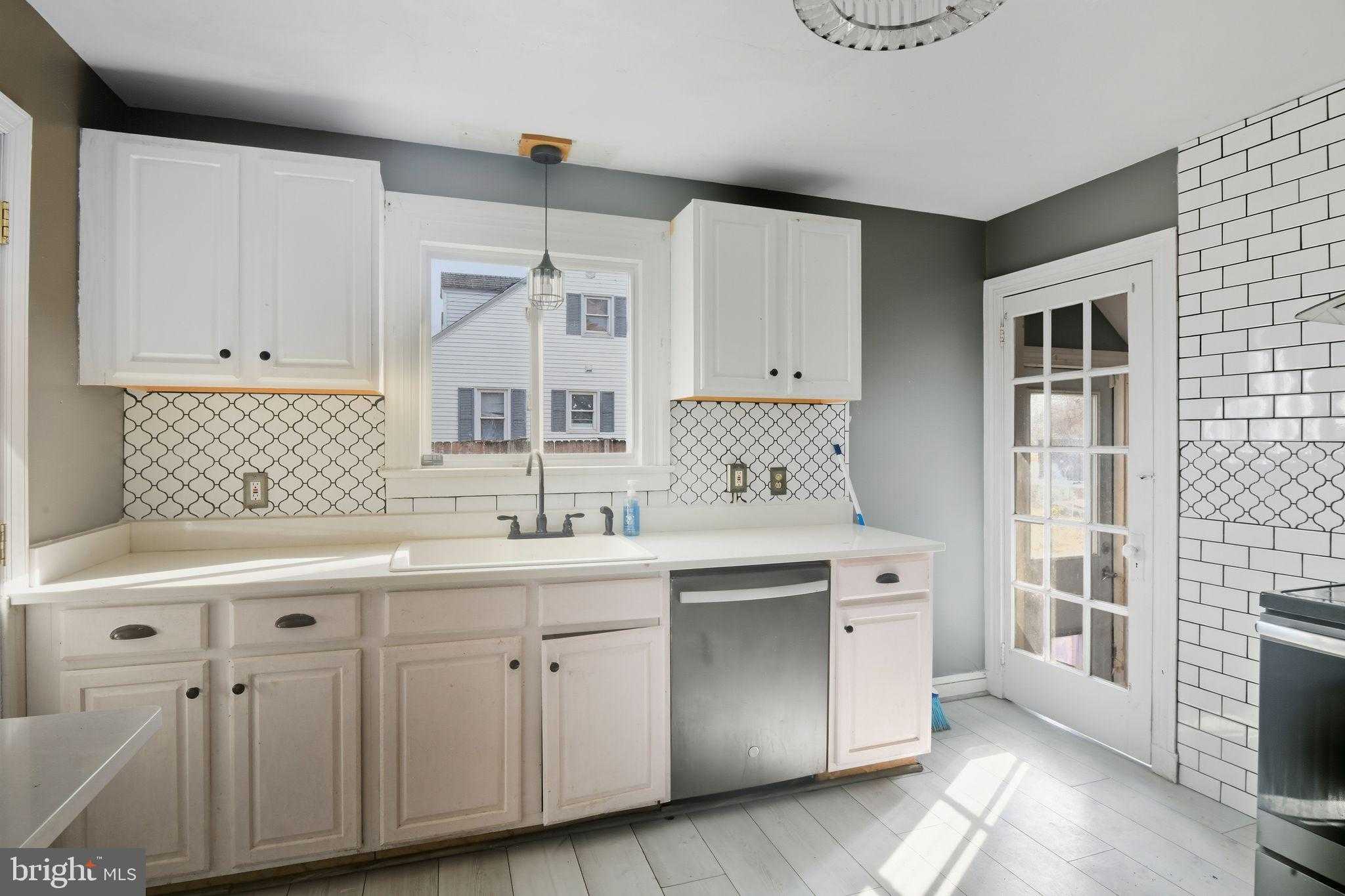 113 Priscilla St photo 8