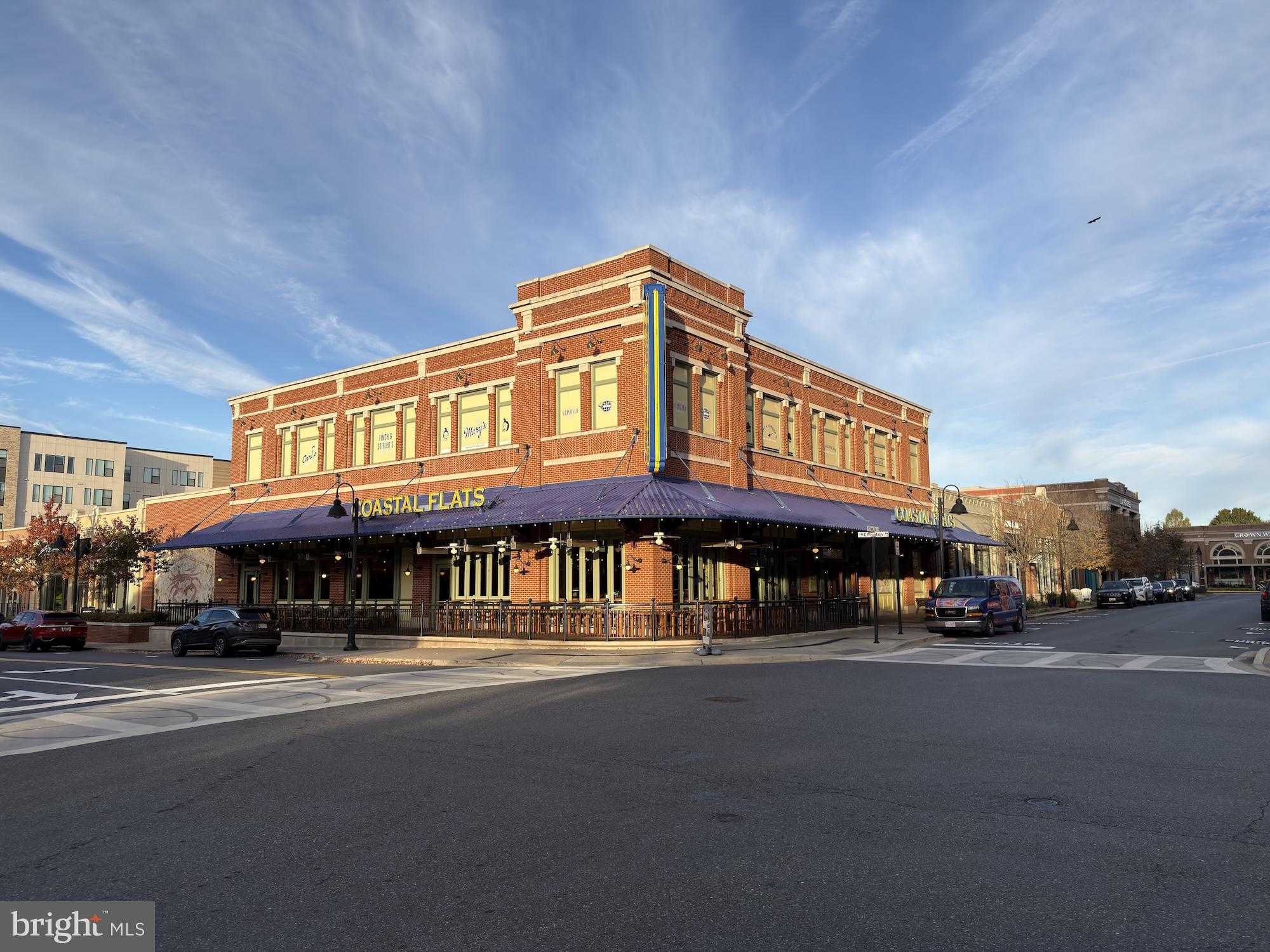 241 Goodall St photo 61