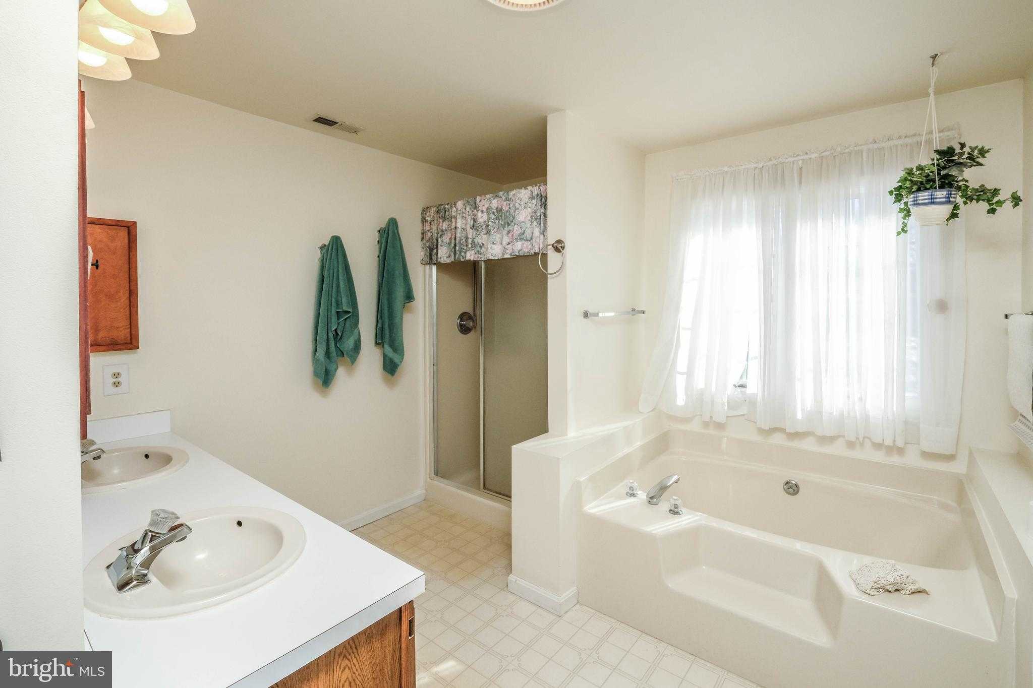 180 Goldfinch Ln photo 34