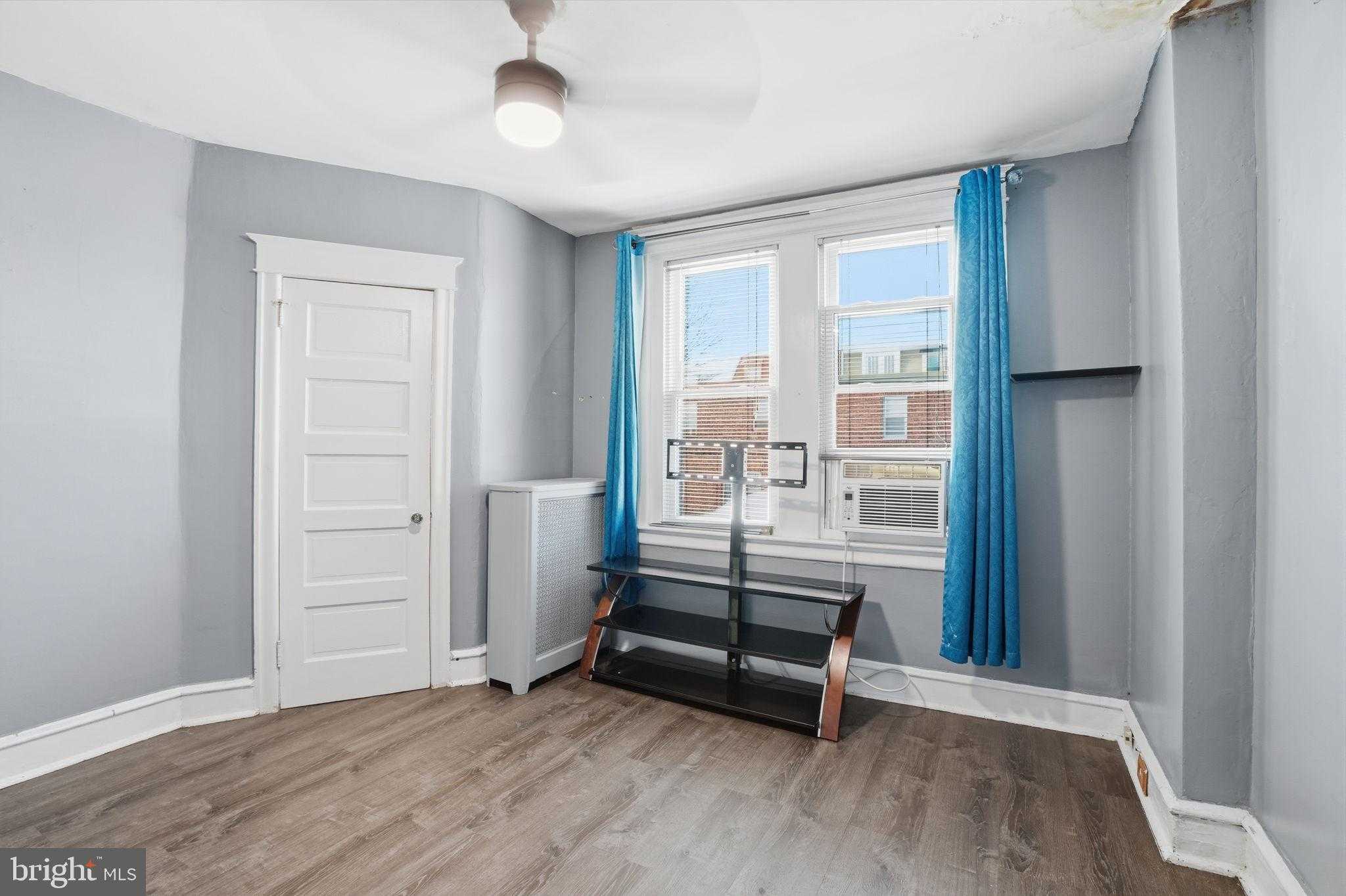 951 Wakeling St photo 21