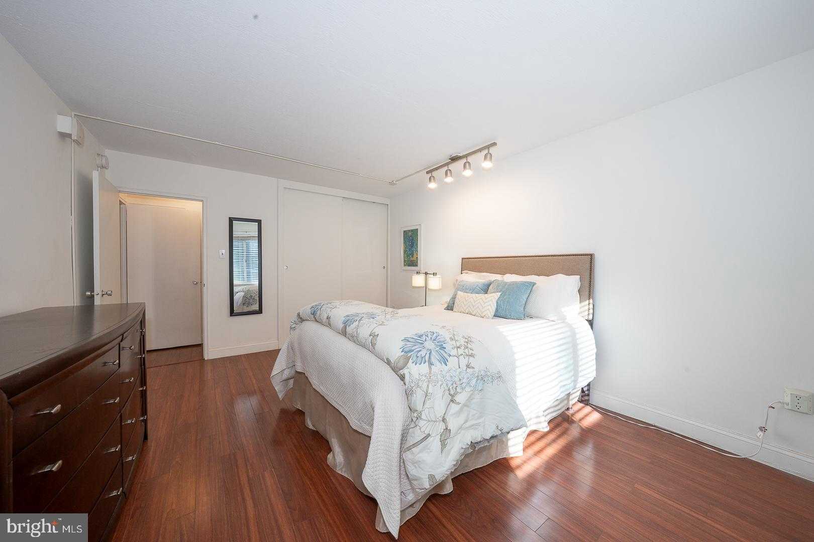 1900 John F Kennedy Blvd photo 8