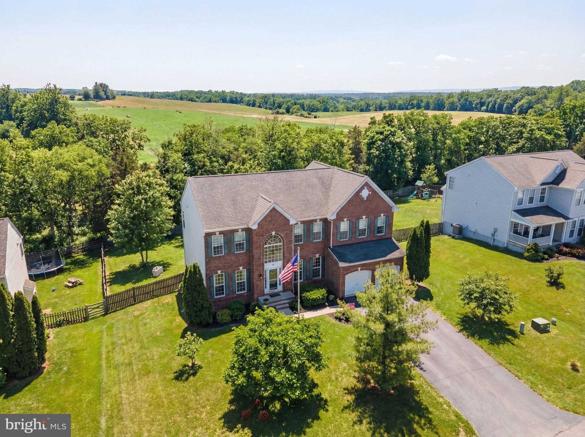 374 Rustling Leaf Pl photo 2