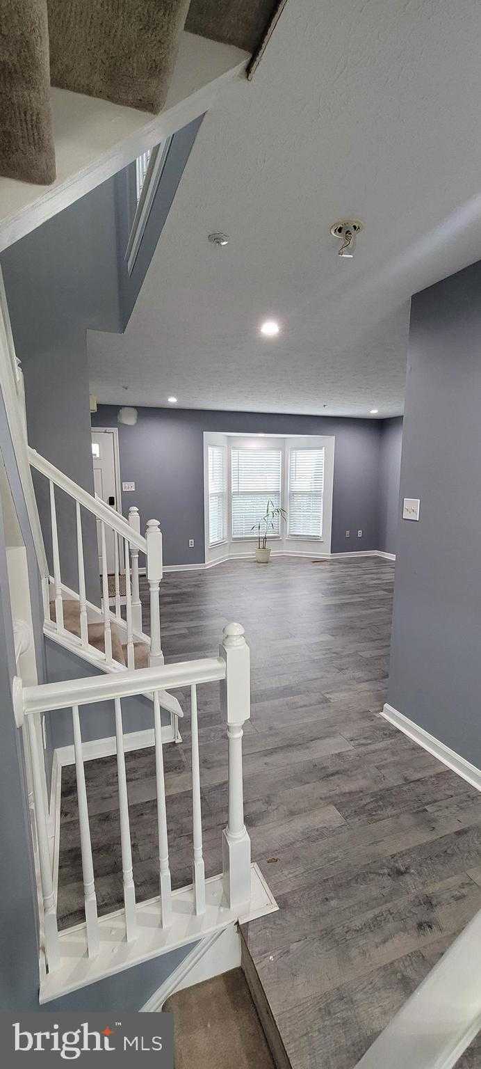 8550 Paragon CT photo 14