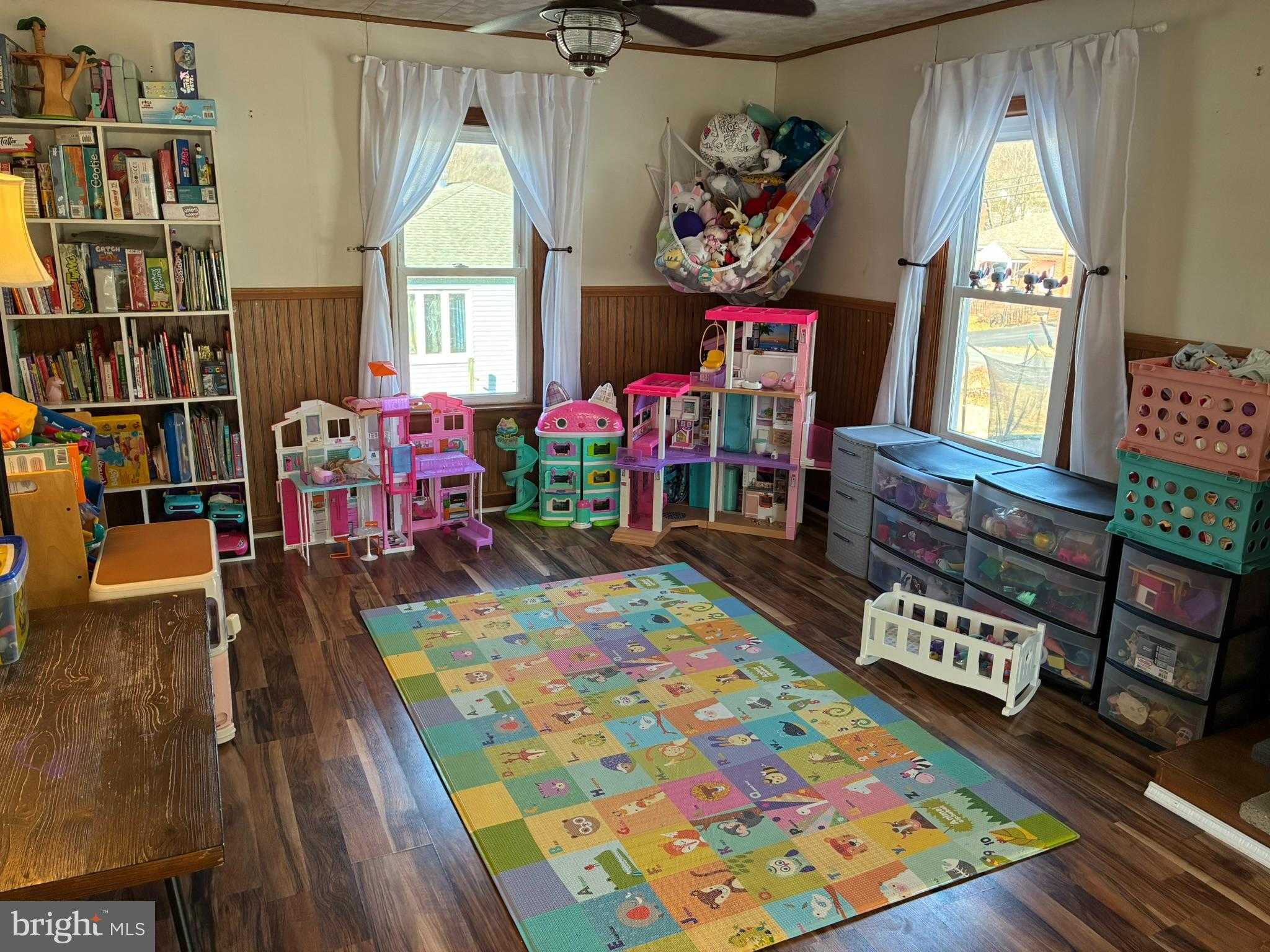 421 James St photo 16