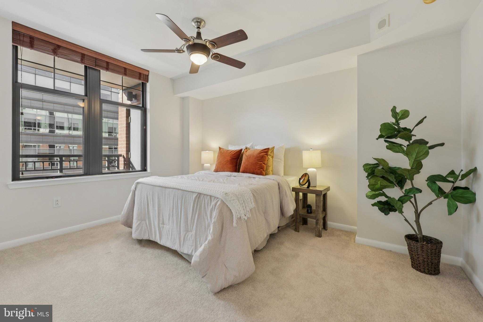 1021 N Garfield St Apt 819 photo 11