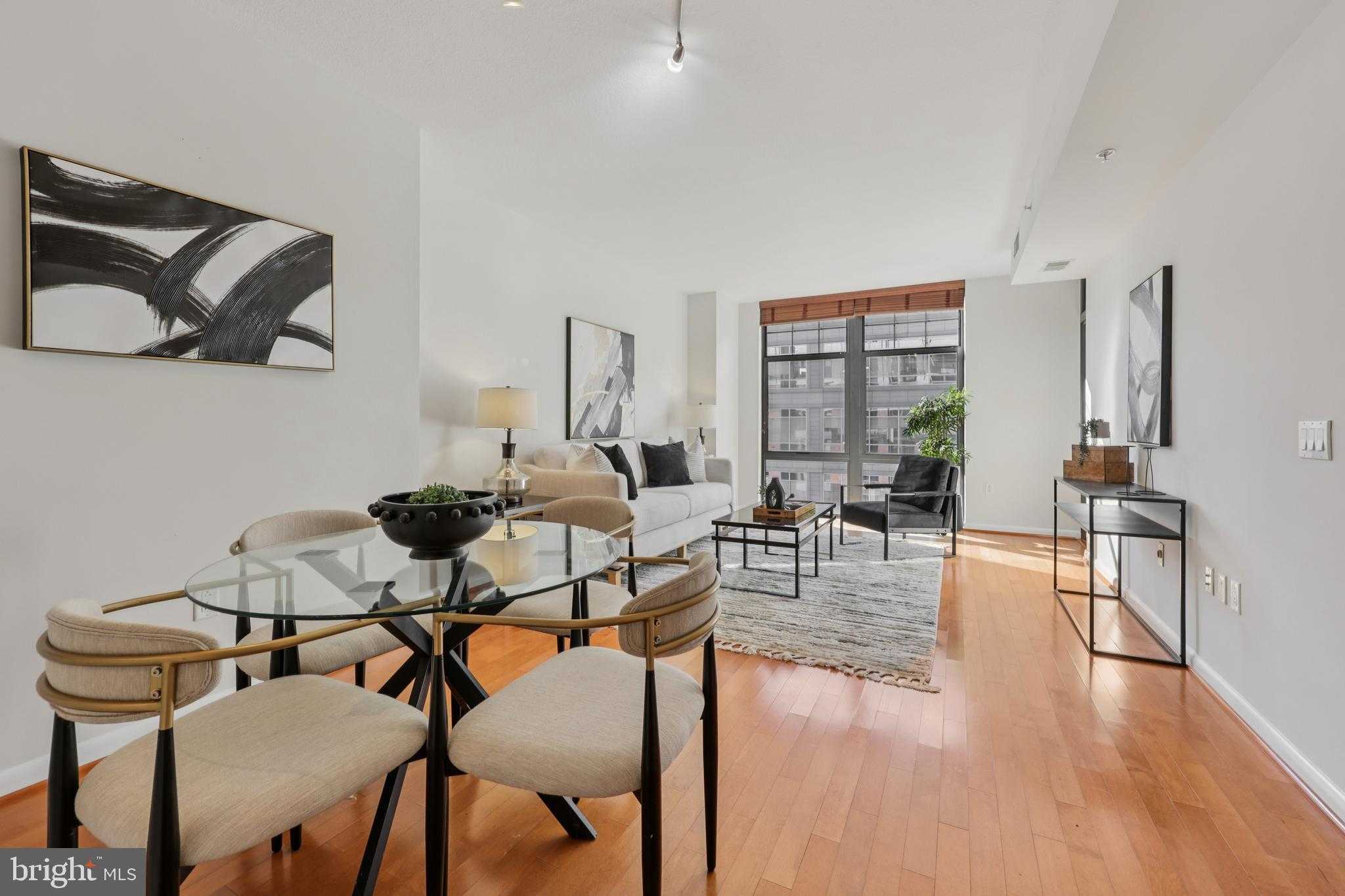 1021 N Garfield St Apt 819 photo 2