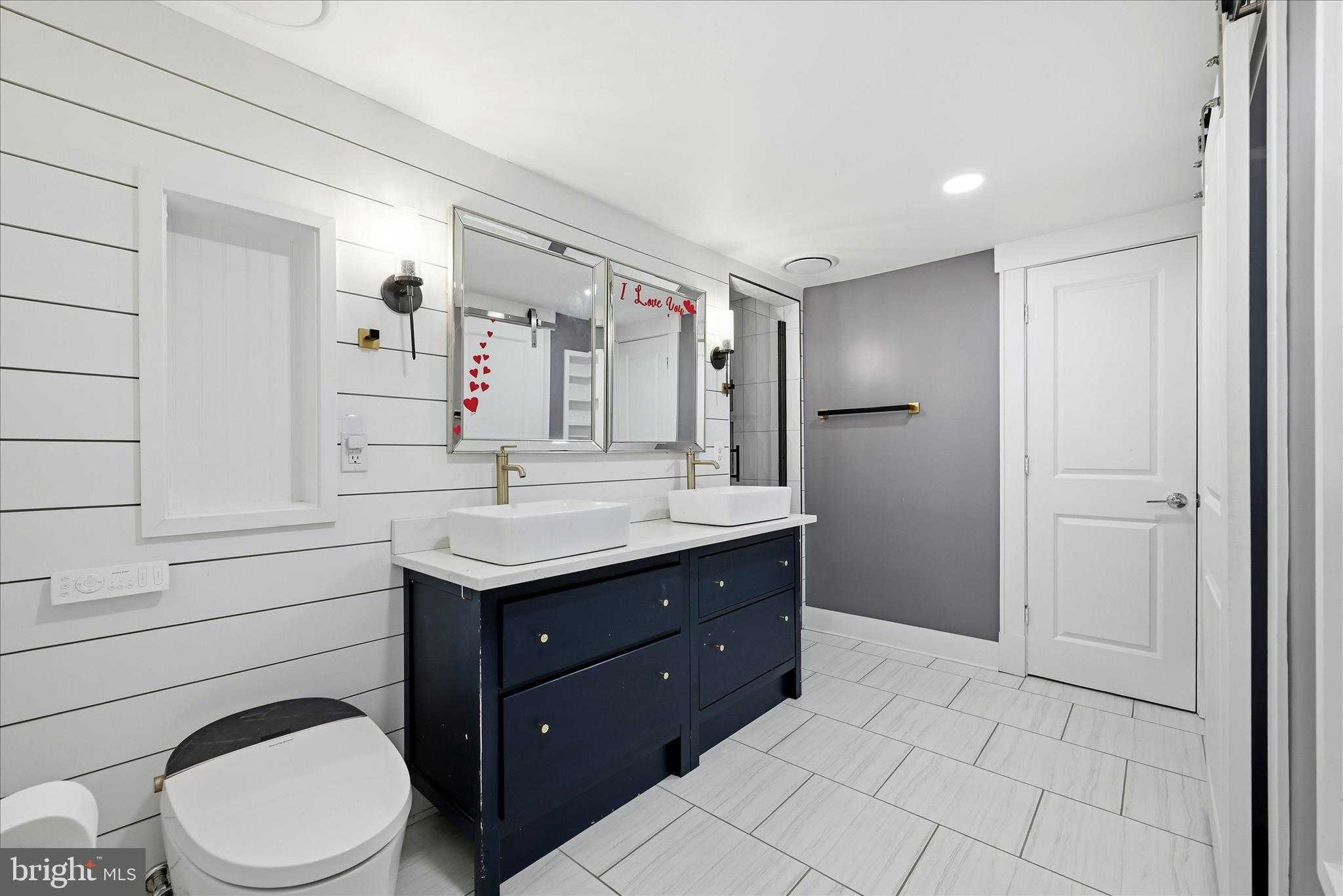 147 W Duck St photo 27