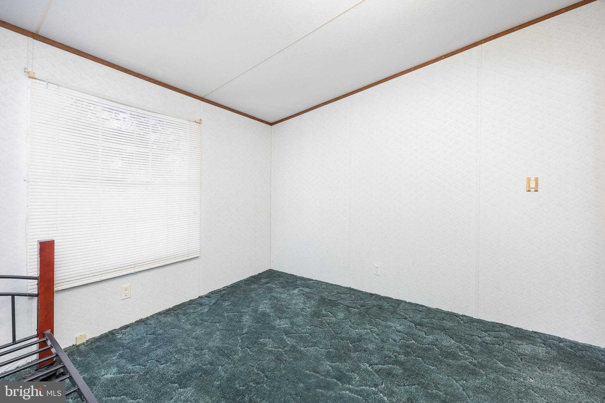 22147 Royal Oak Rd photo 37