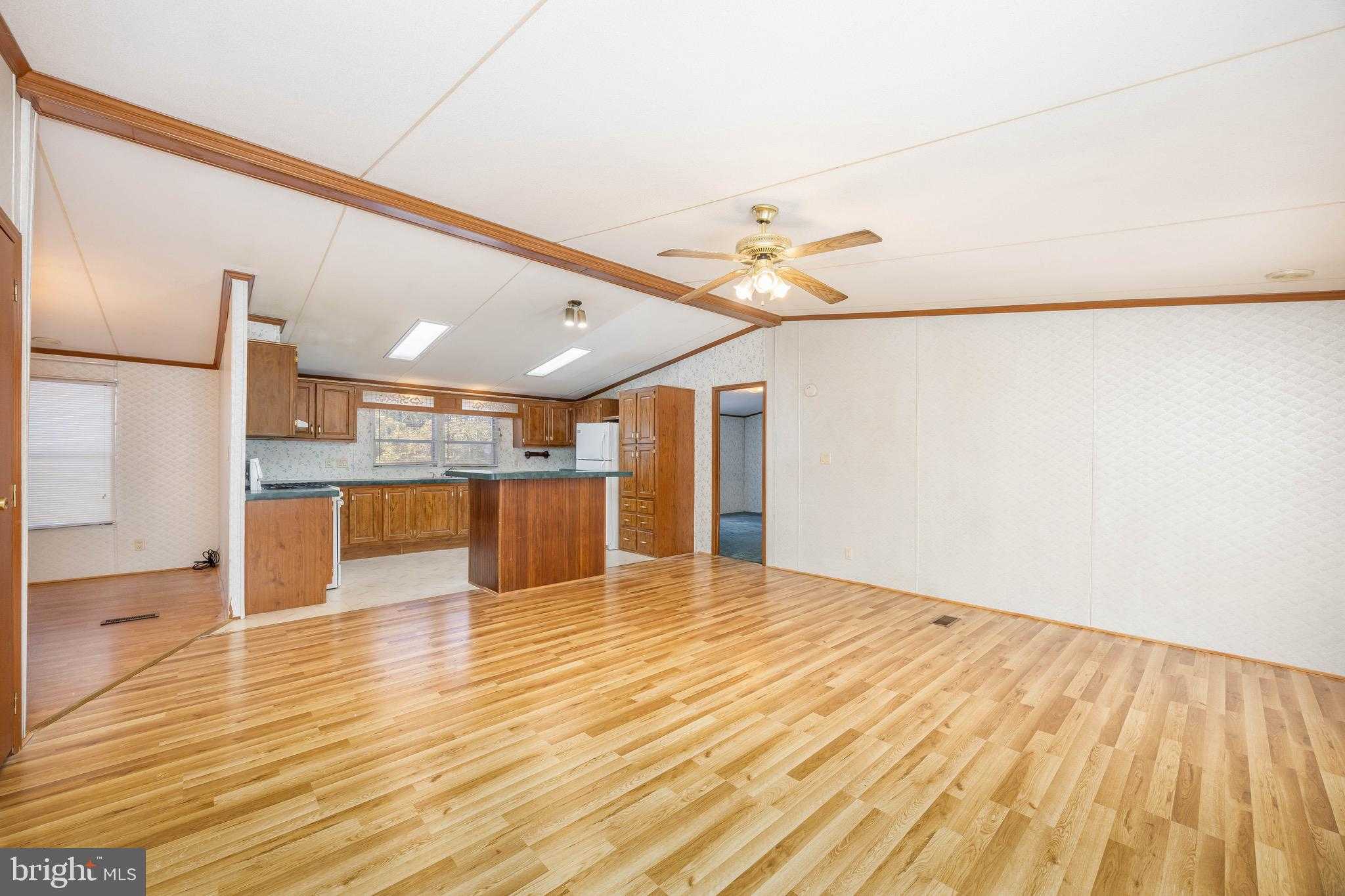 22147 Royal Oak Rd photo 7