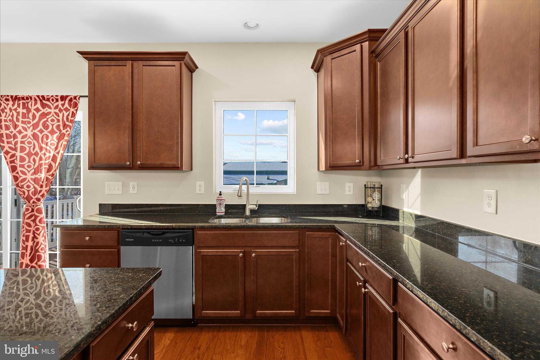 541 Bluffton Dr photo 3