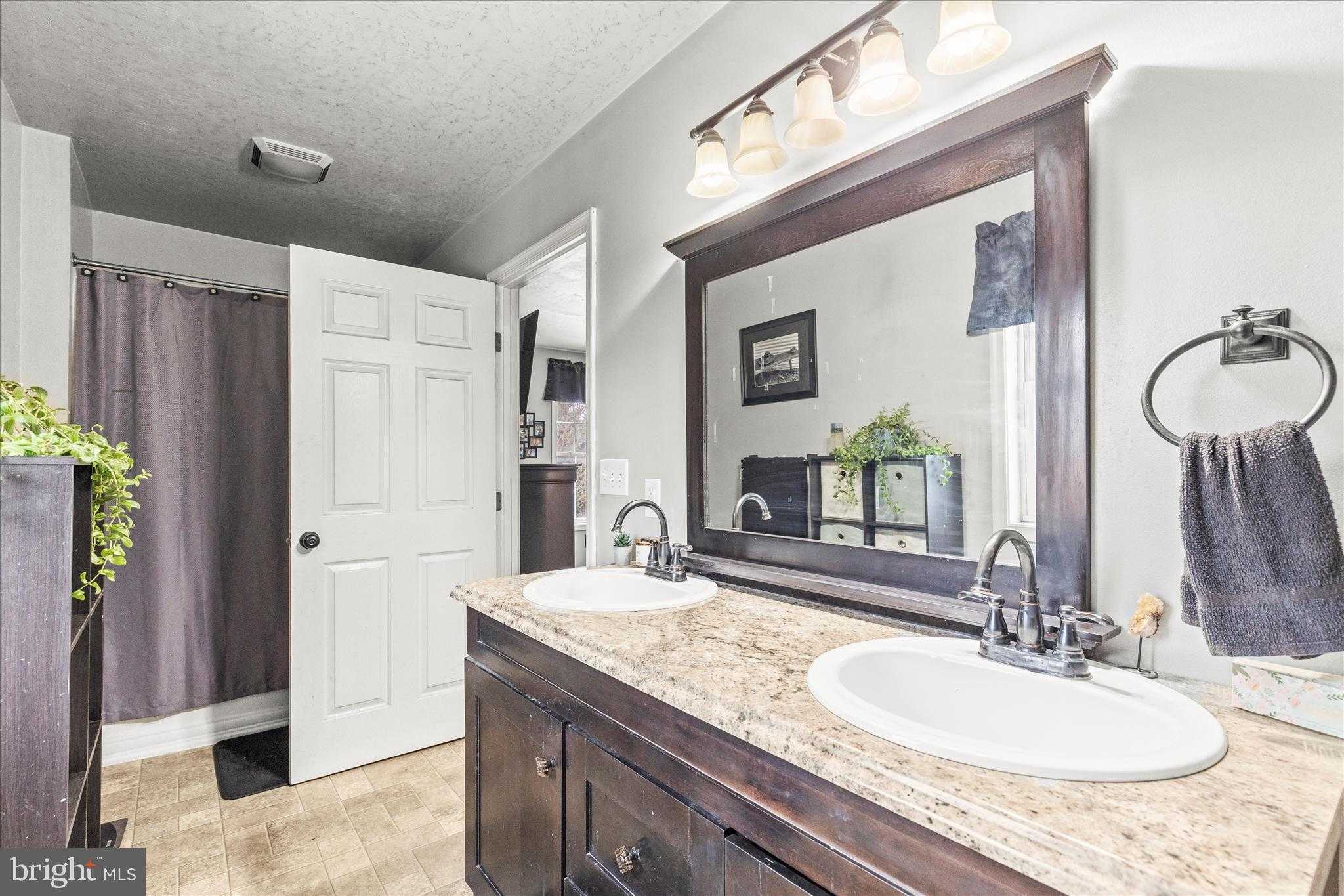 201 E King St photo 29