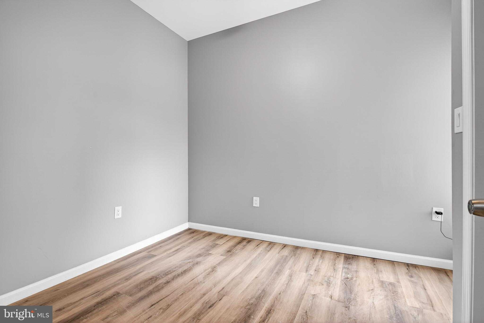 3008 W Dauphin St photo 7