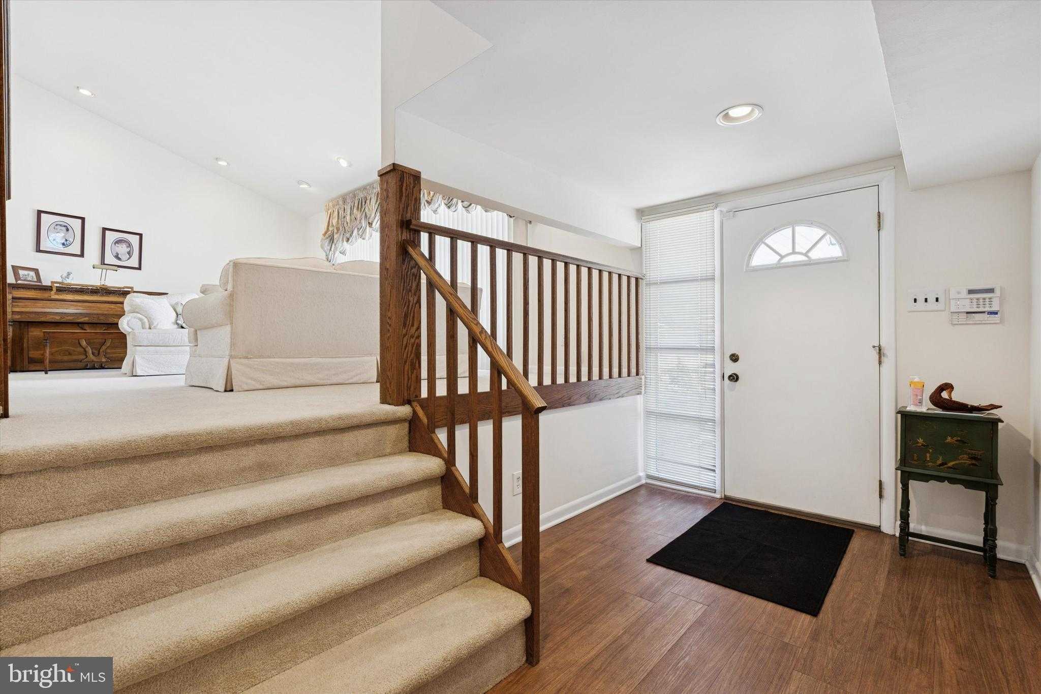 9204 Burbank Rd photo 3