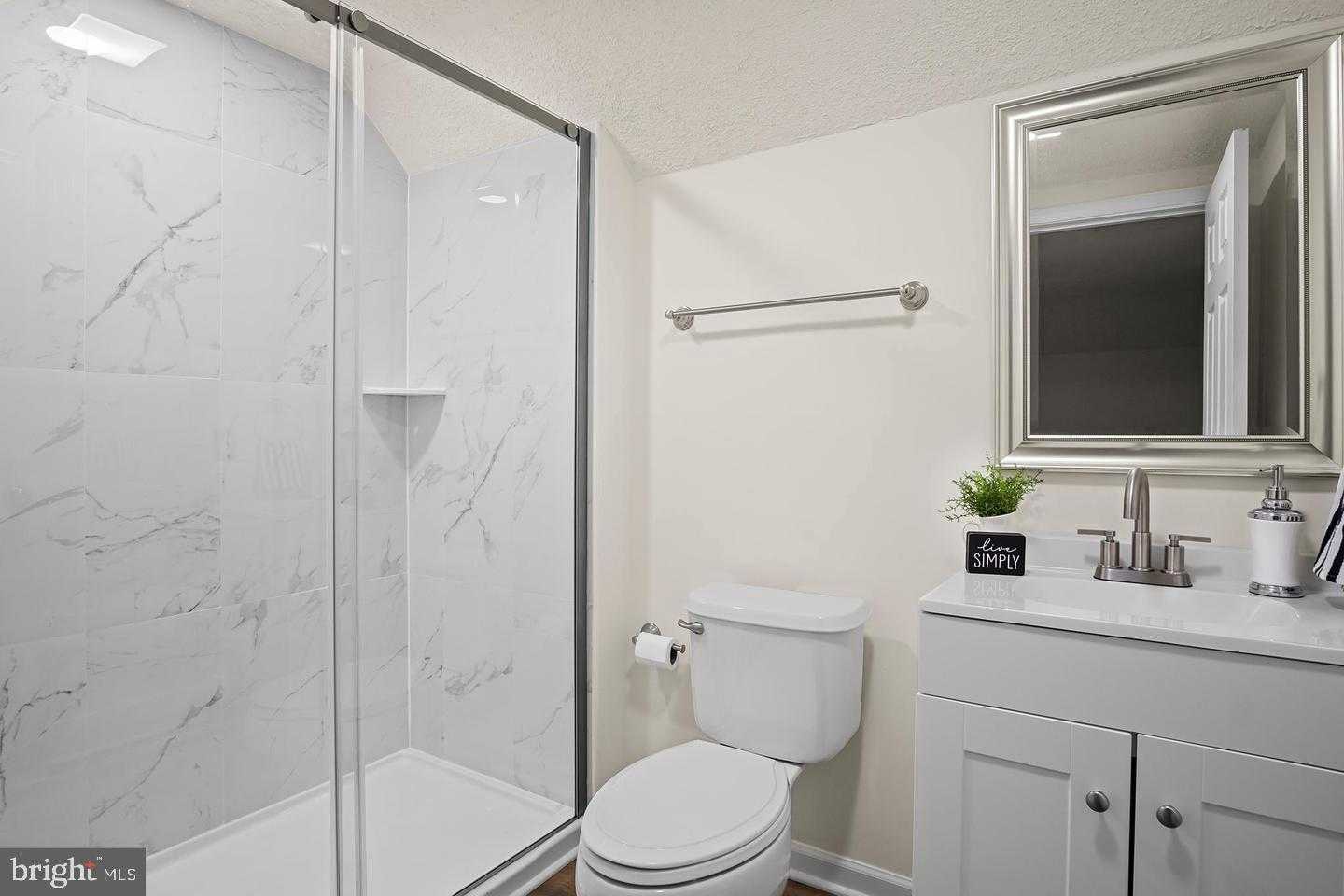 243 N Locust St photo 29