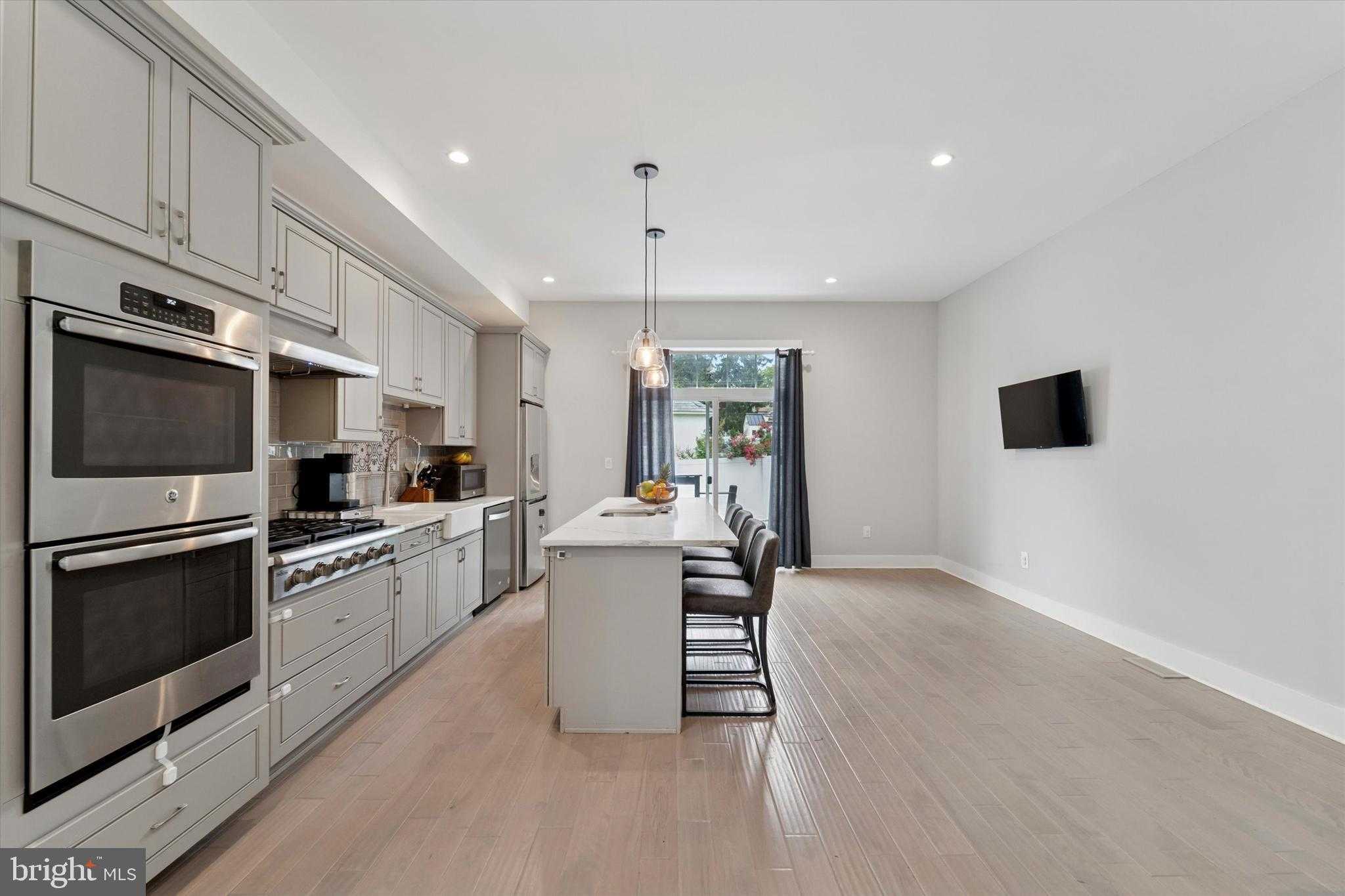 488 Evergreen Ave photo 13